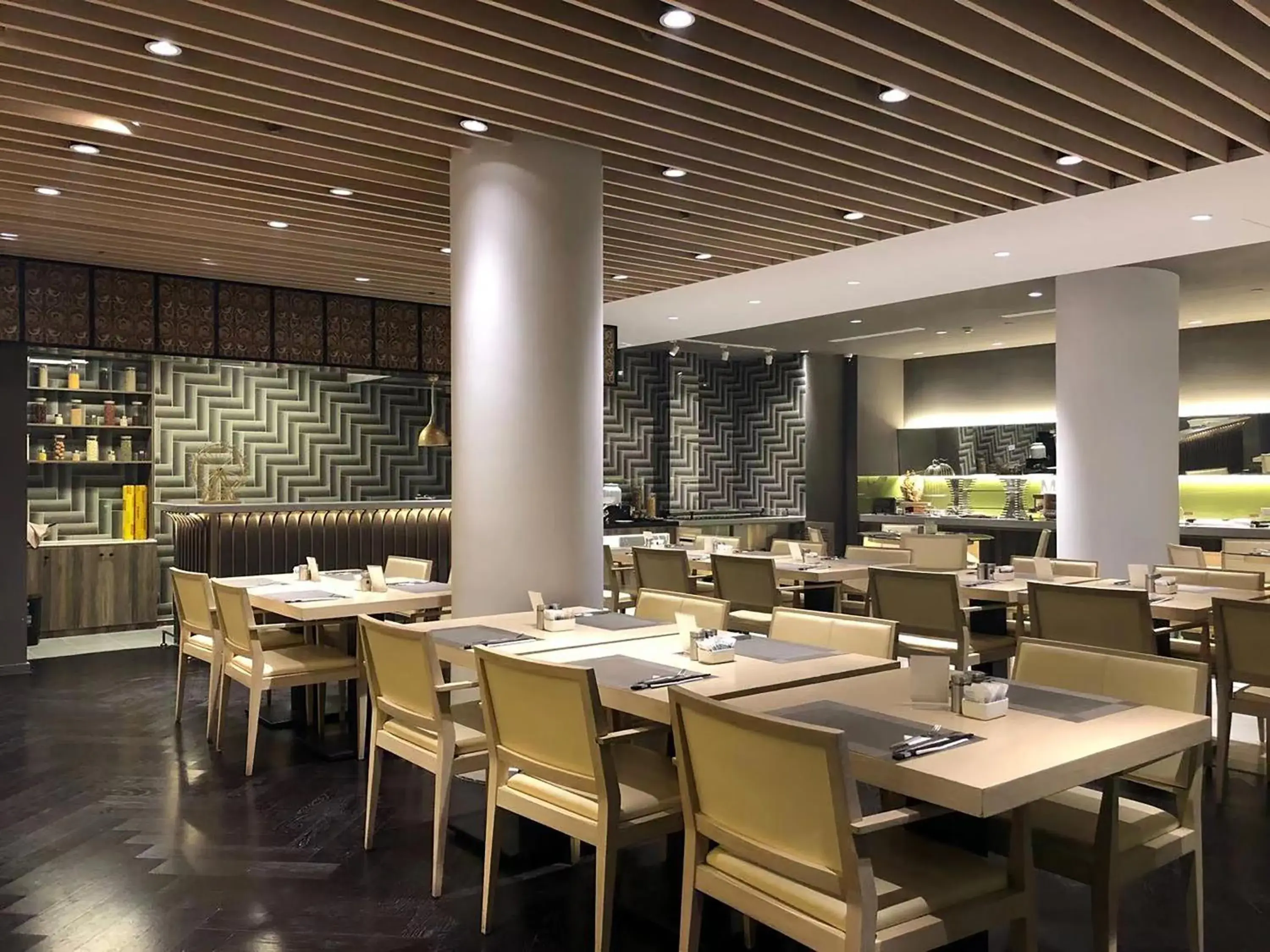 Restaurant/Places to Eat in Metropolo Classiq Dahua Hotel Shanghai Jingan