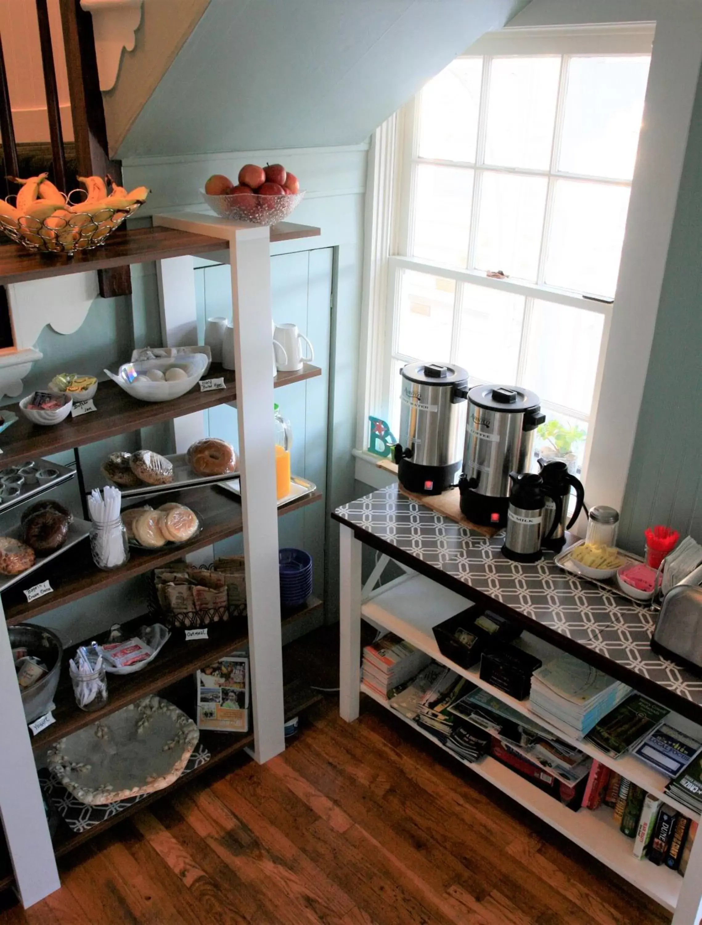 Continental breakfast in Ocean Echo Inn & Beach Cottages Continental breakfast in Ocean Echo Inn & Beach Cottages