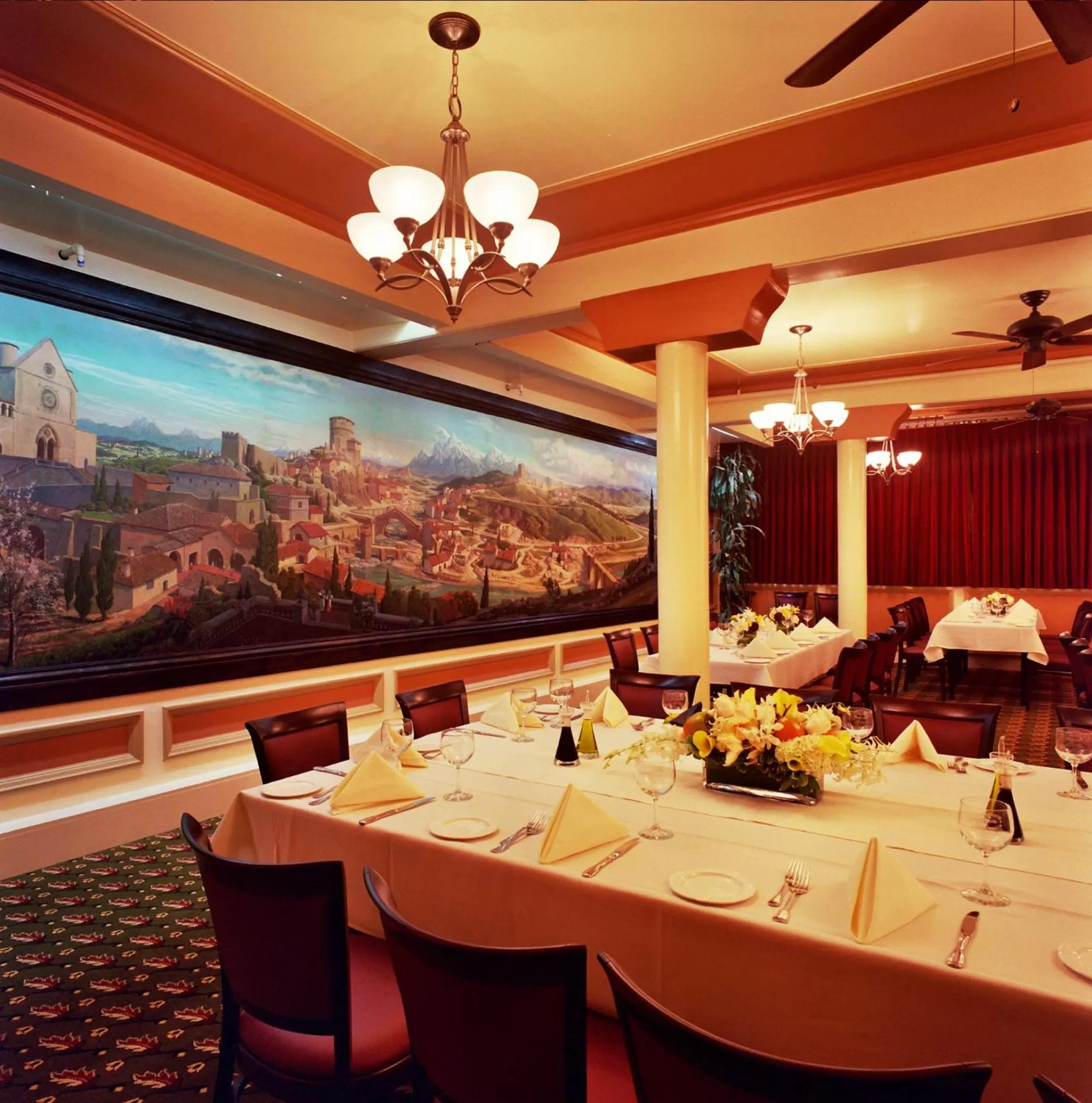 Restaurant/places to eat in San Remo Hotel