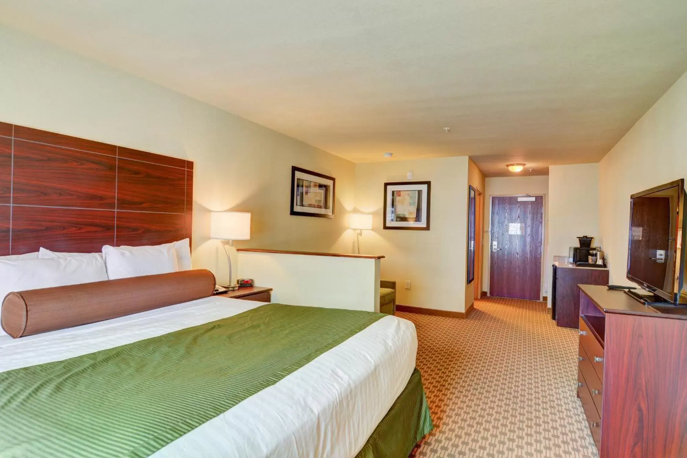 Bedroom in Cobblestone Hotel & Suites - Punxsutawney Bedroom in Cobblestone Hotel & Suites - Punxsutawney