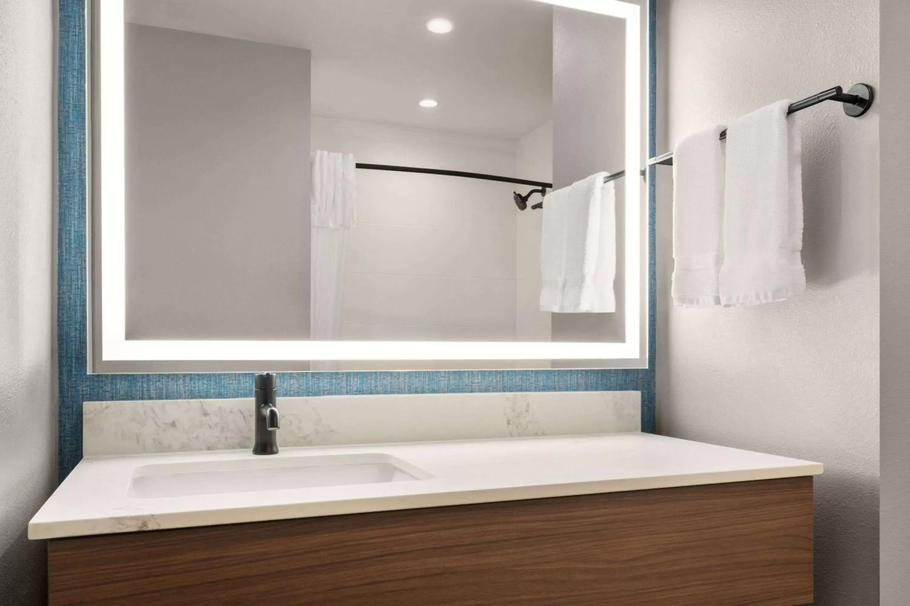 Shower, Bathroom in La Quinta Inn & Suites by Wyndham Del Rio