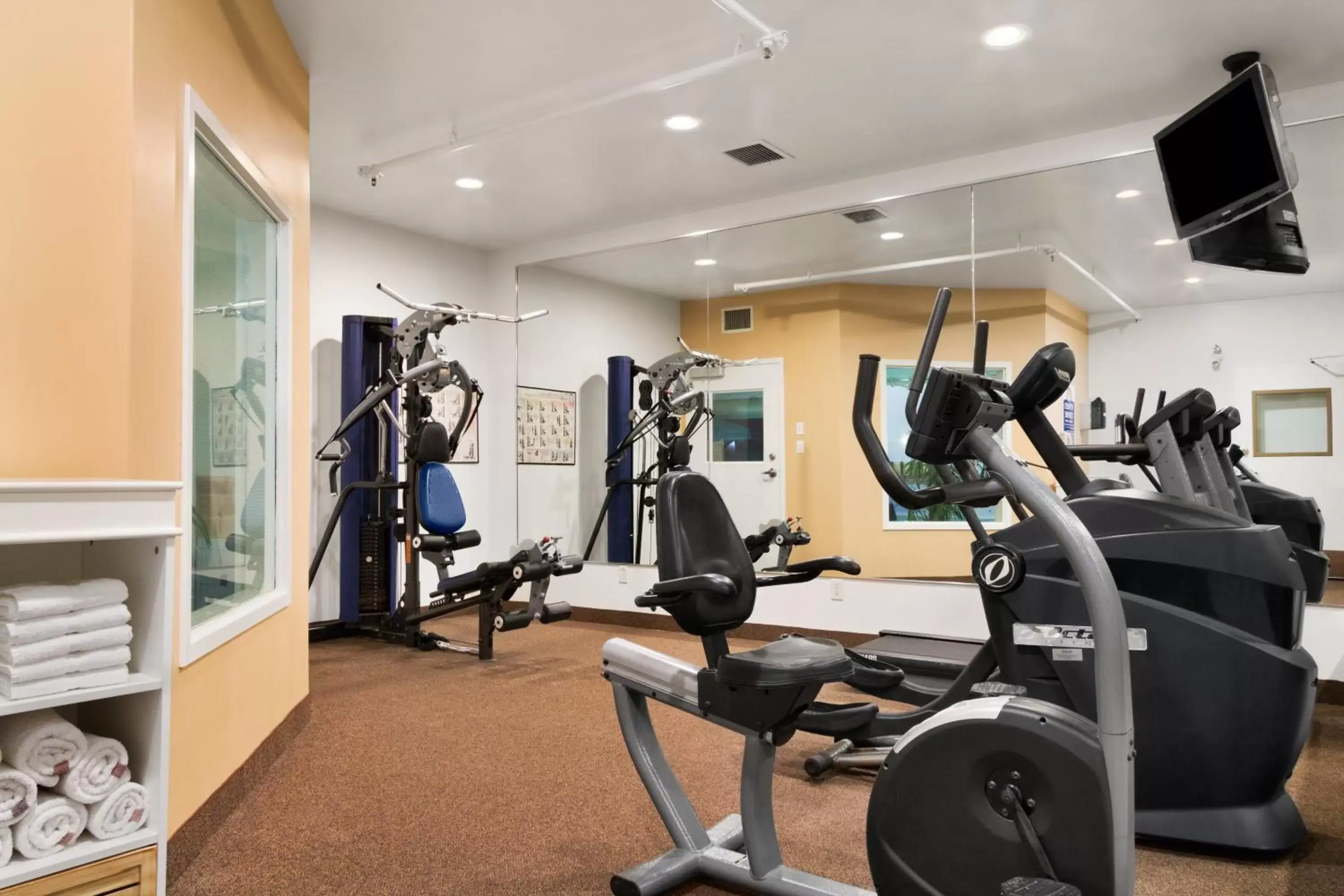 Fitness centre/facilities, Fitness Center/Facilities in Days Inn by Wyndham Saskatoon