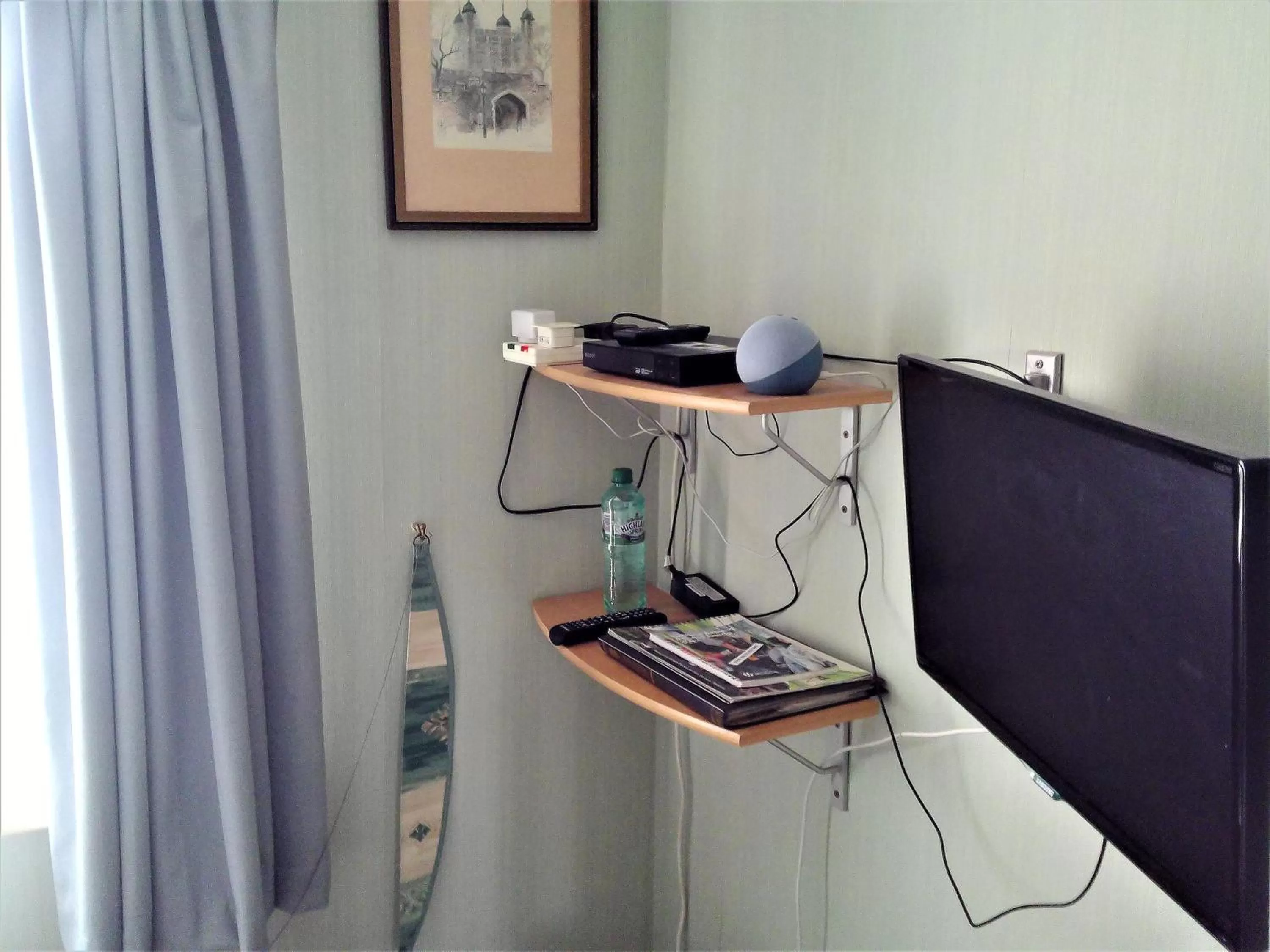 TV and multimedia, Kitchen/Kitchenette in Mike & Carolyn Ball B&B