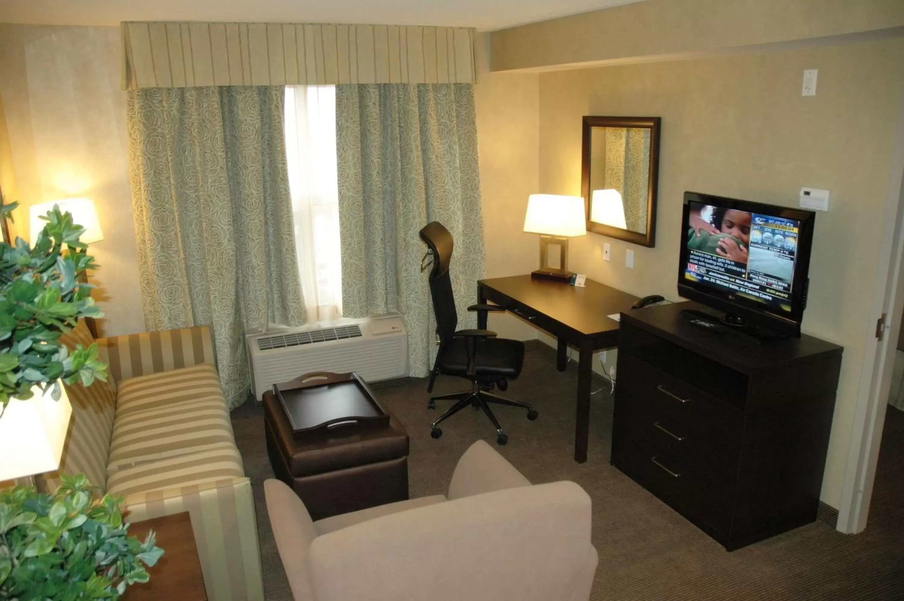 Bed, TV/Entertainment Center in Homewood Suites by Hilton Toronto-Markham