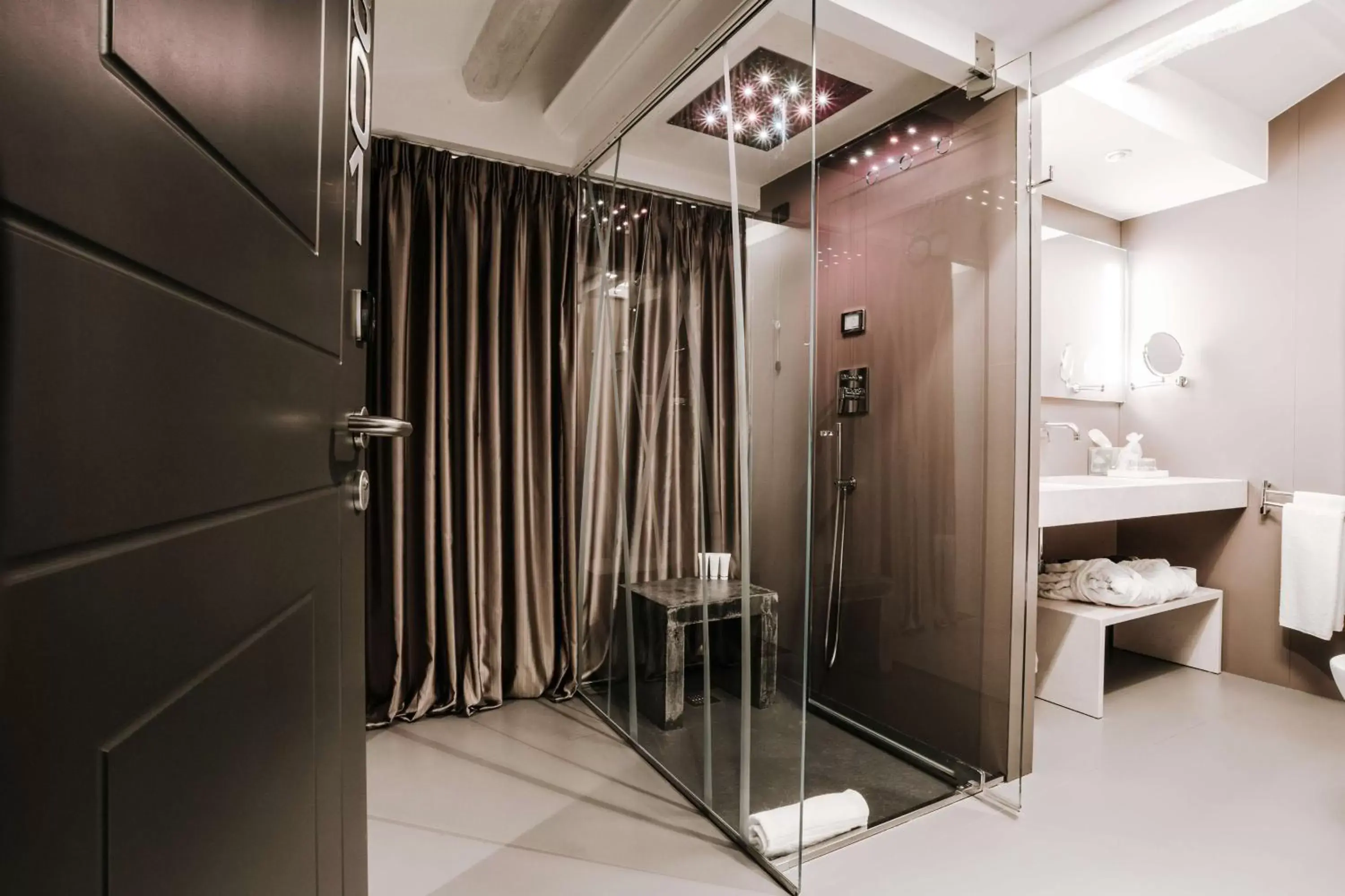 Photo of the whole room, Bathroom in Glam Boutique Hotel
