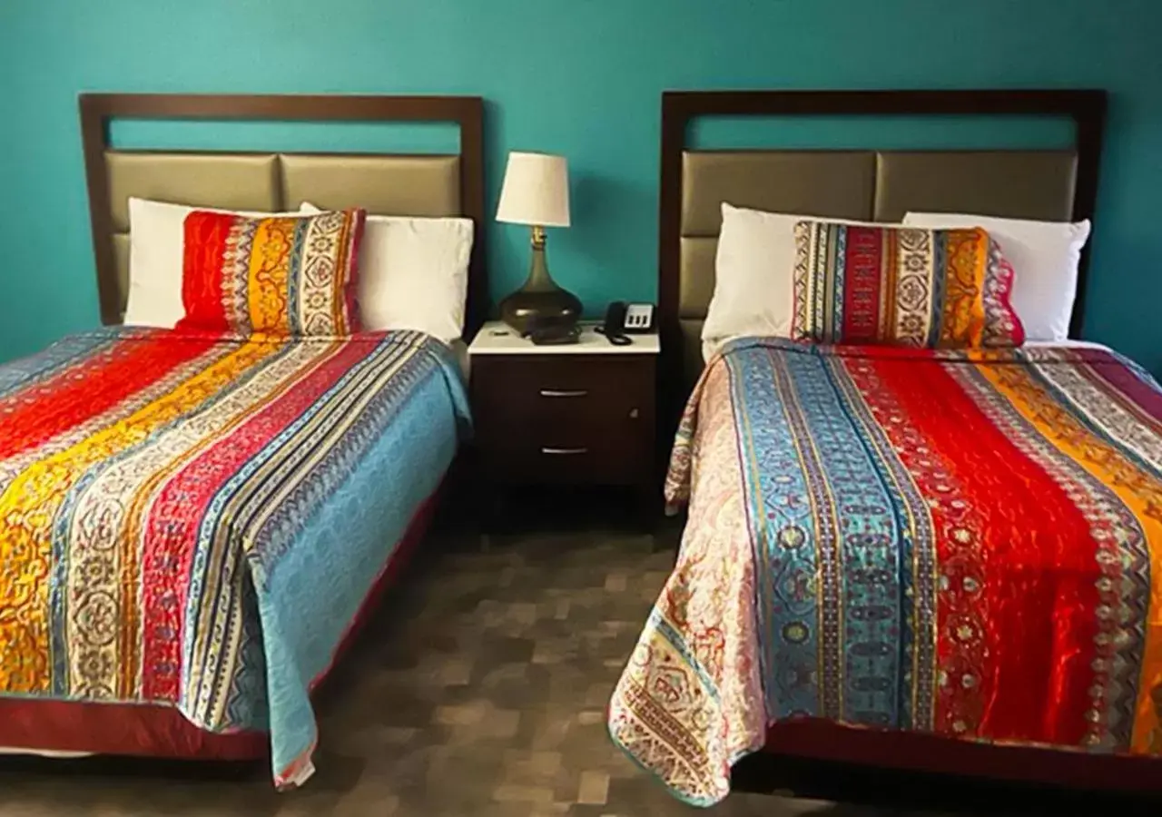 Bed in Philly Inn & Suites Bed in Philly Inn & Suites