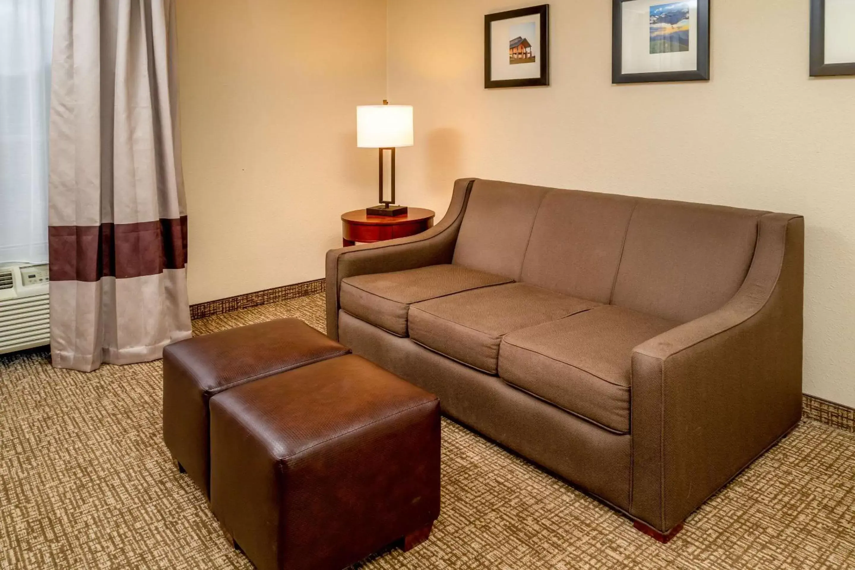 Photo of the whole room, Seating Area in Comfort Inn & Suites Grundy