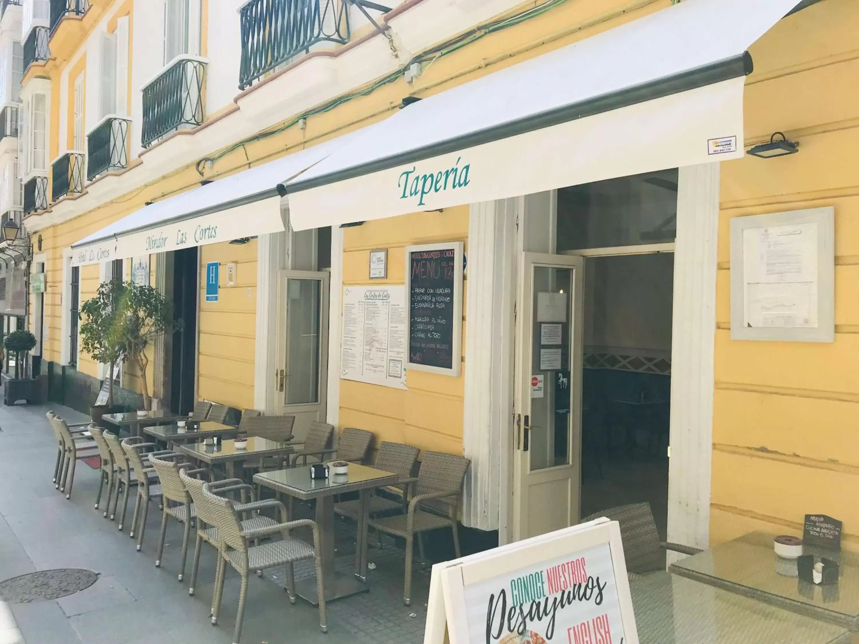 Property building in Hotel Las Cortes De Cádiz