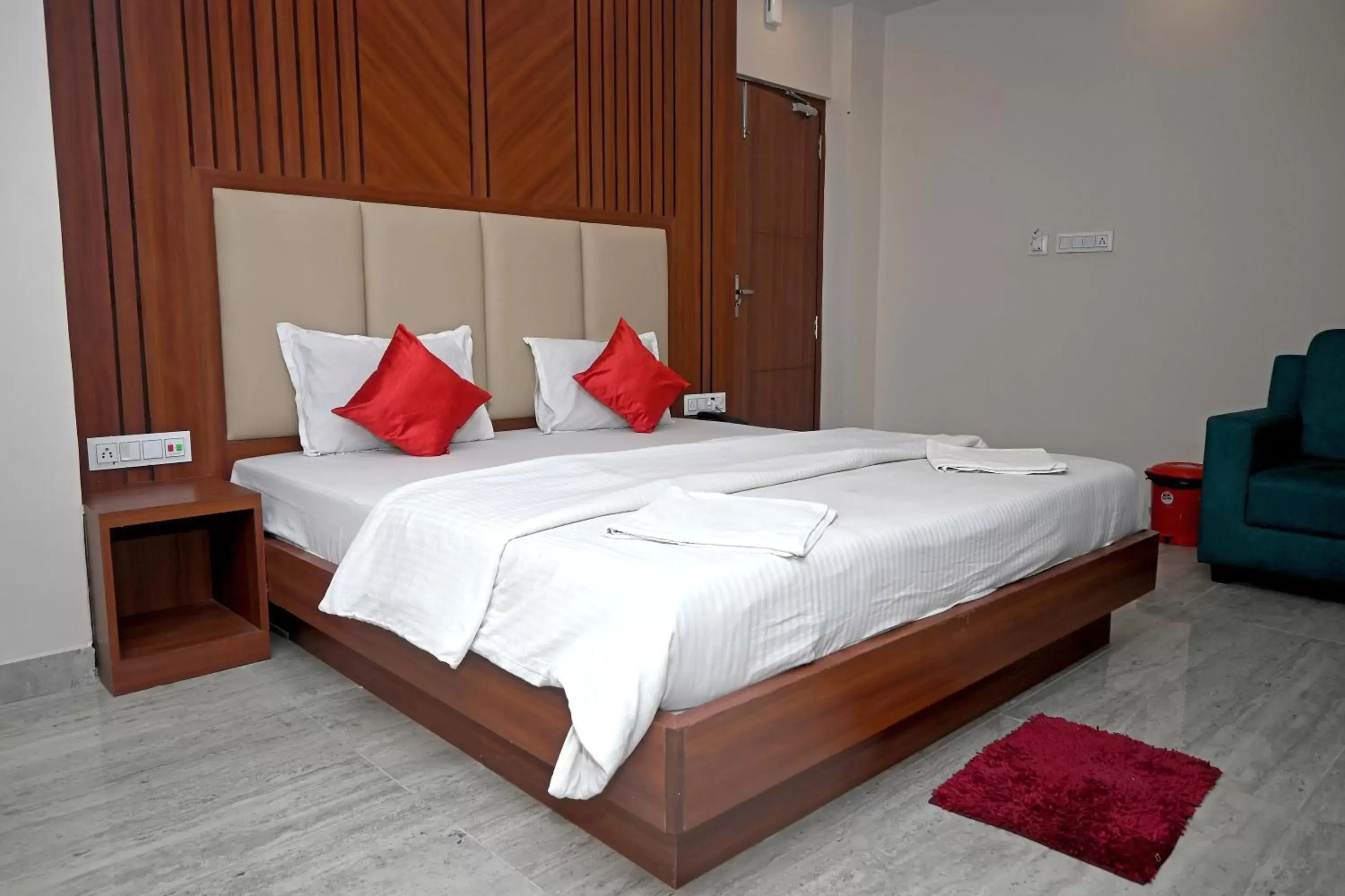 Living room, Bed in Royal Sea View Living room, Bed in Royal Sea View