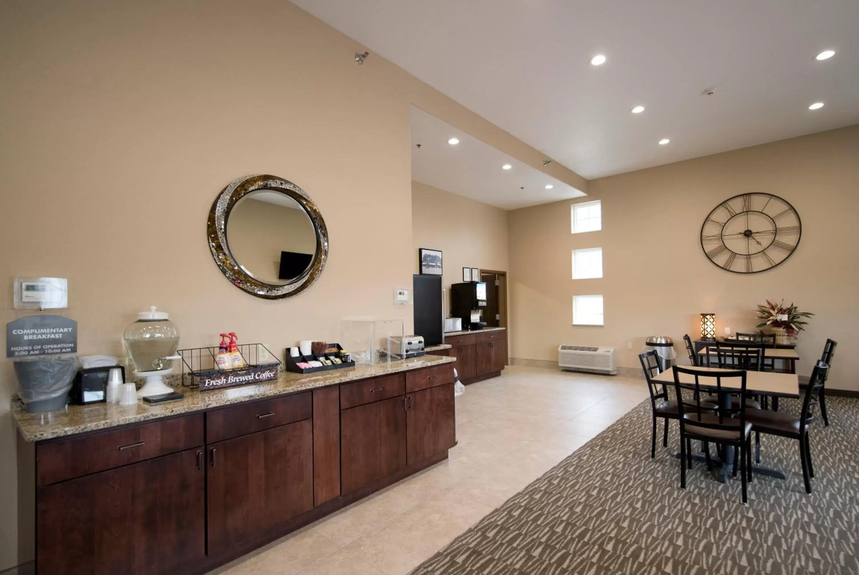 Continental breakfast, Restaurant/Places to Eat in Cobblestone Inn & Suites – Manchester