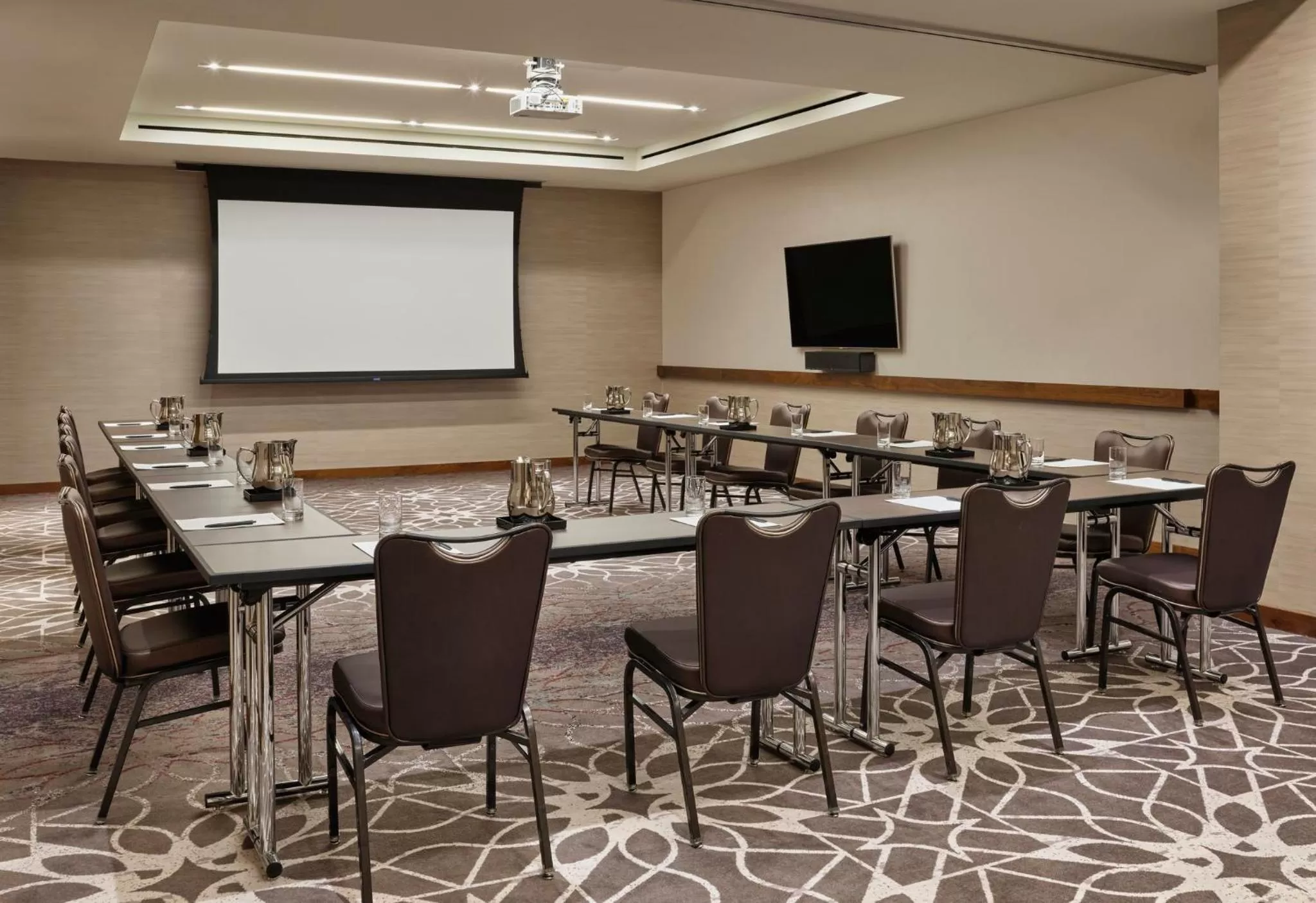 Meeting/conference room in Loews Chicago Hotel