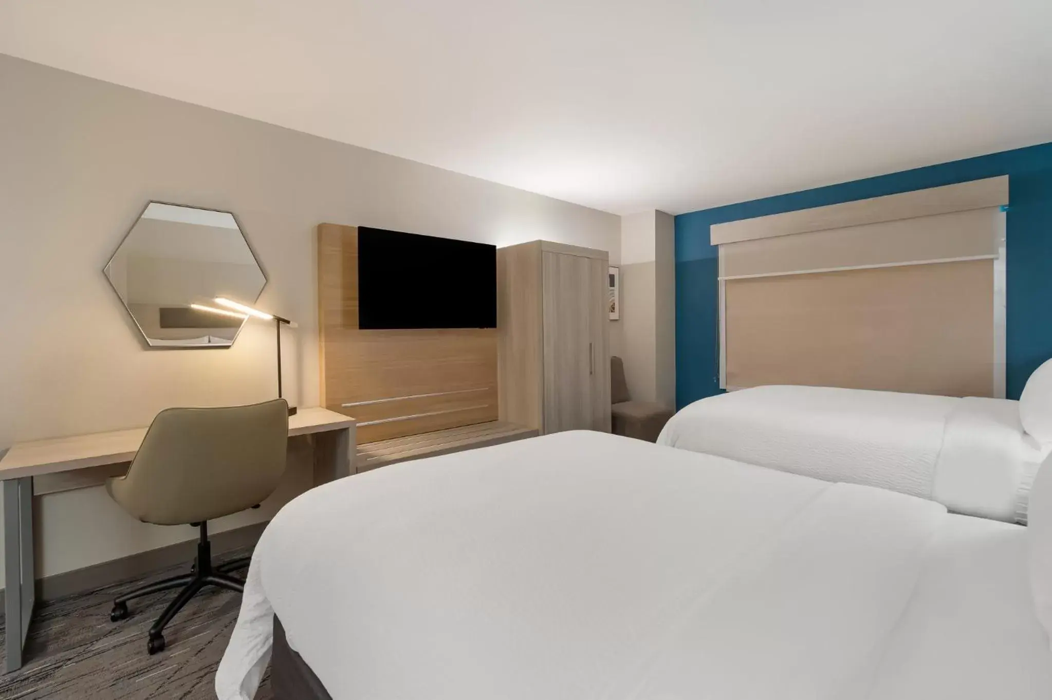 Photo of the whole room, Bed in Holiday Inn Express & Suites Lexington, an IHG Hotel