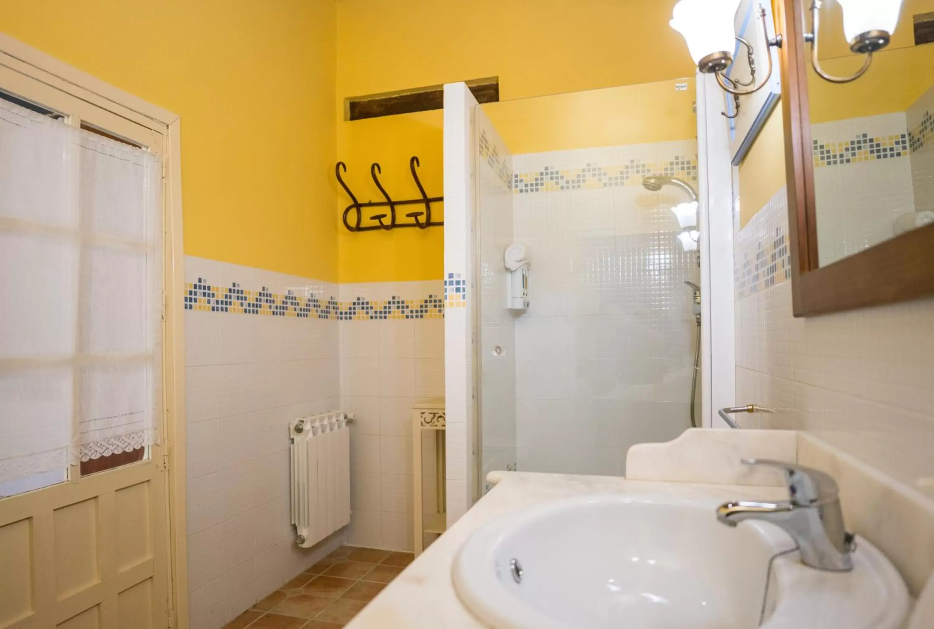 Bathroom in LA ALDABA, antigua casa de labor