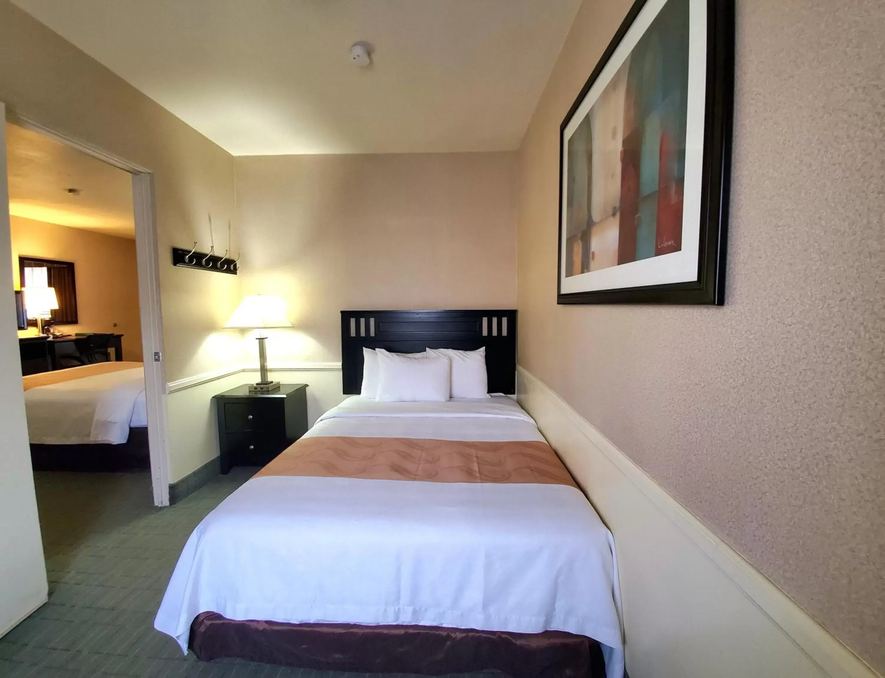 Bedroom, Bed in Quality Inn & Suites Anaheim at the Park