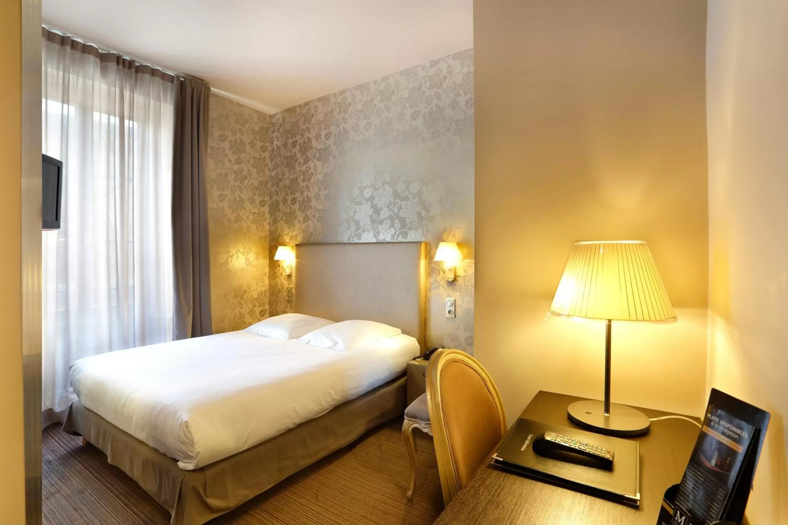 Bedroom, Bed in Hôtel de Paris