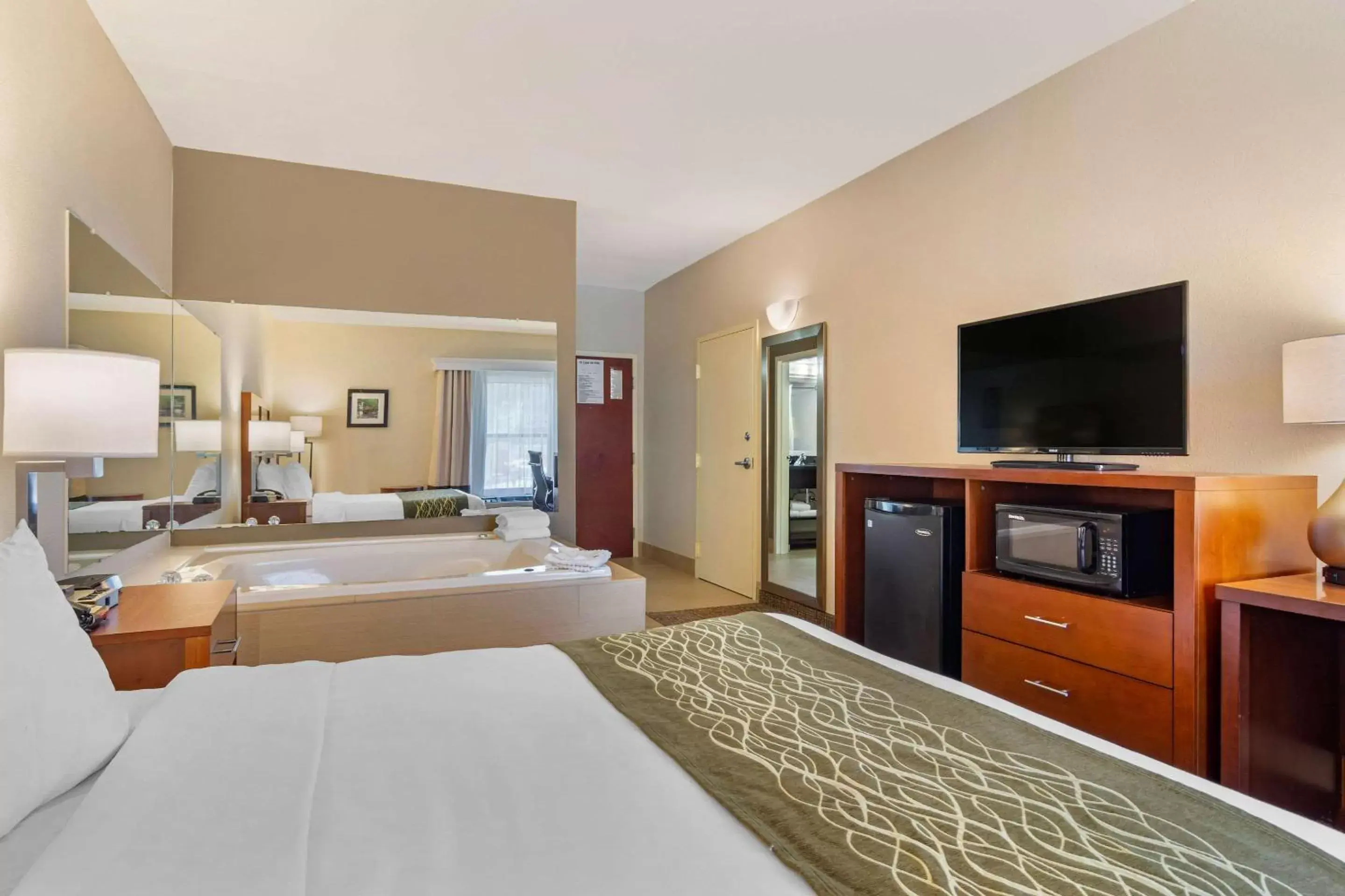 Photo of the whole room, Bed in Comfort Inn Douglasville - Atlanta West