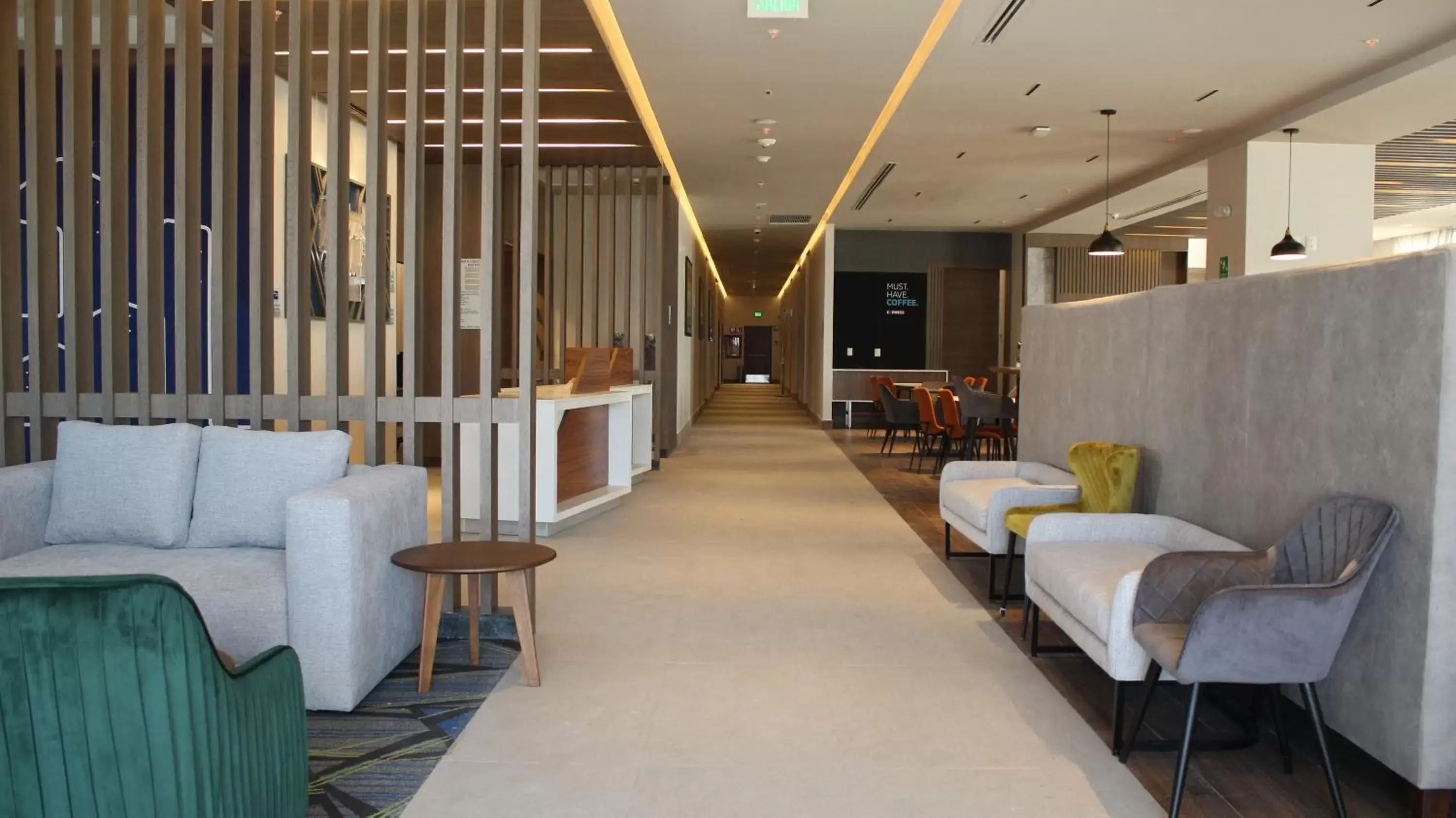 Living room, Lobby/Reception in Holiday Inn Express - Monterrey - Fundidora, an IHG Hotel