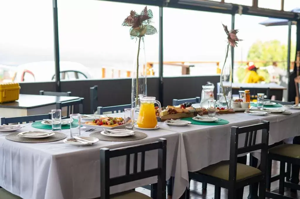 Food and drinks in Issaquena Heights Boutique Hotel Food and drinks in Issaquena Heights Boutique Hotel