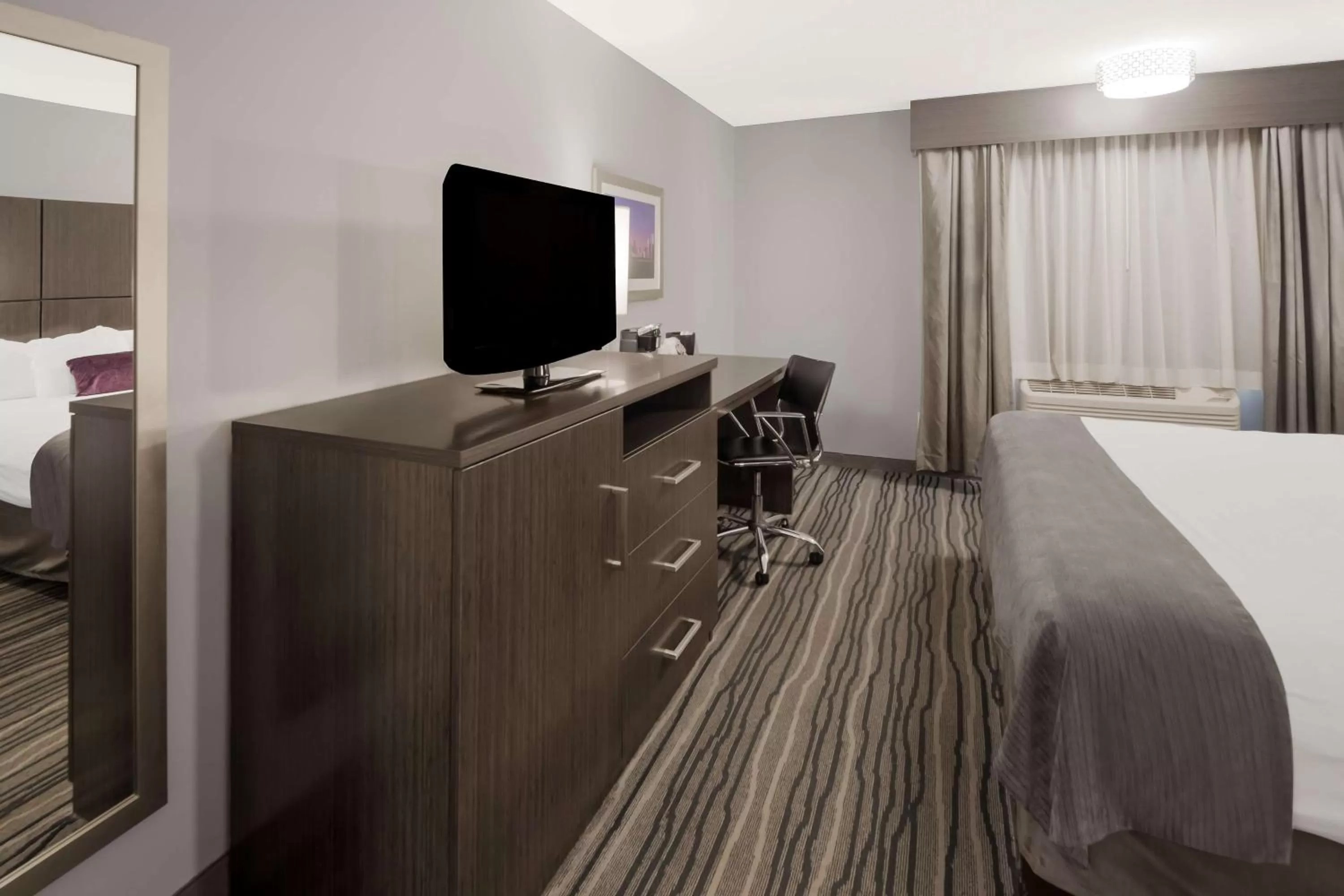 Bedroom, Bed in Best Western Riverside Inn