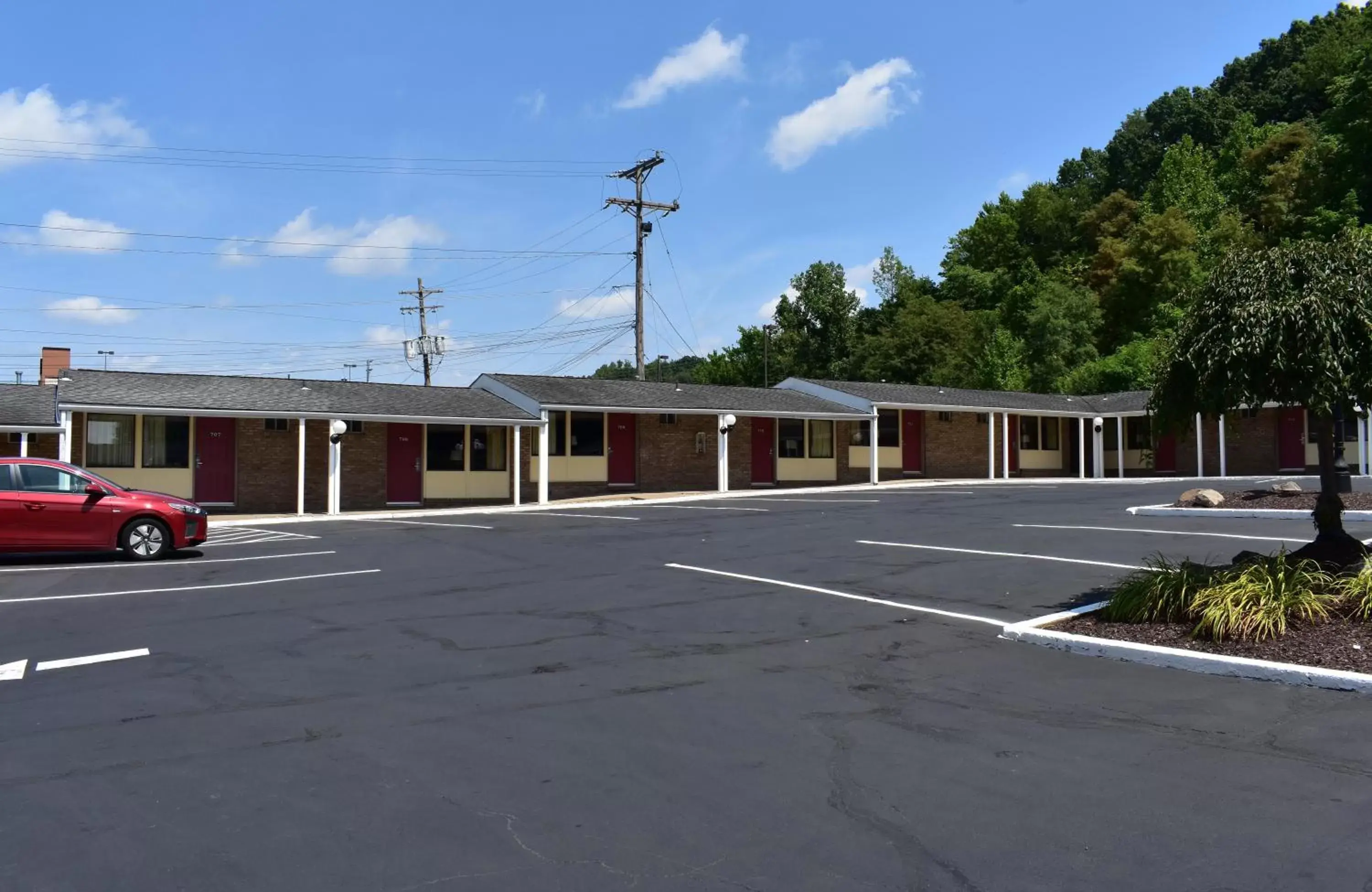 Property Building in South Hills Motel