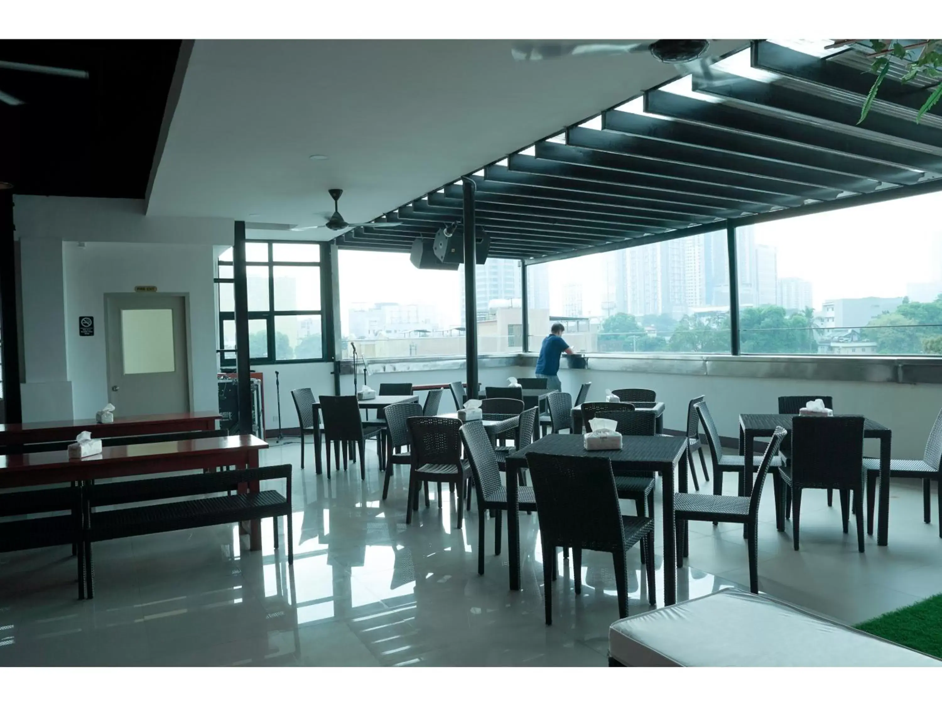 Restaurant/places to eat in M28 Hotel and Apartments Restaurant/places to eat in M28 Hotel and Apartments