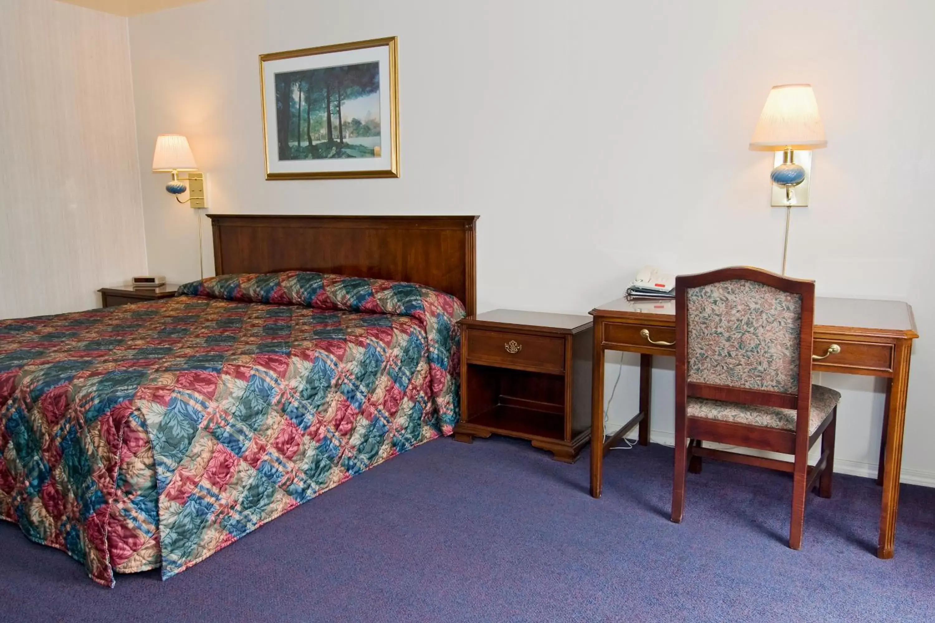 Bedroom, Bed in Sequim Bay Lodge