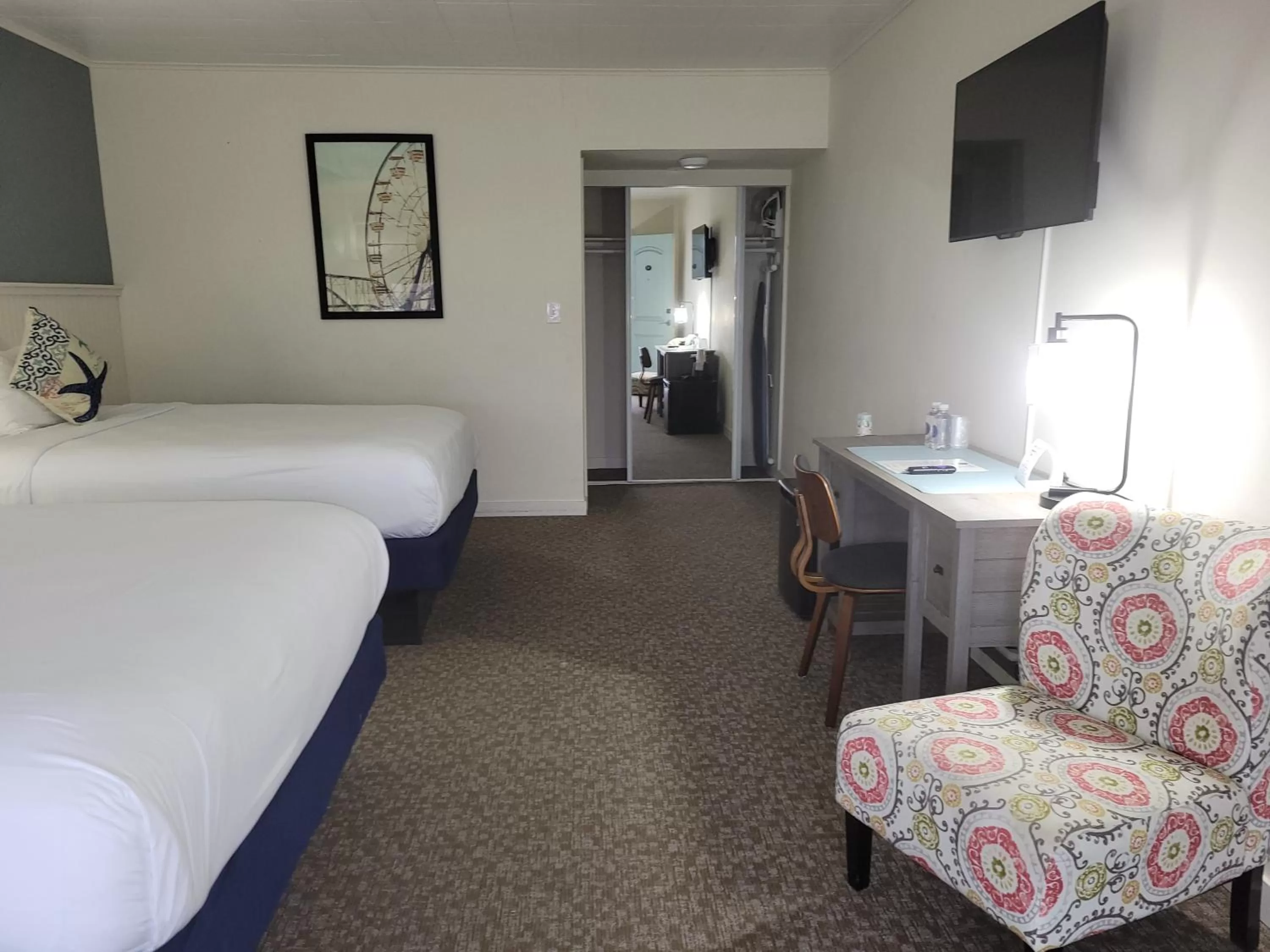 Pool View Double Queen in Circle Hotel Fairfield