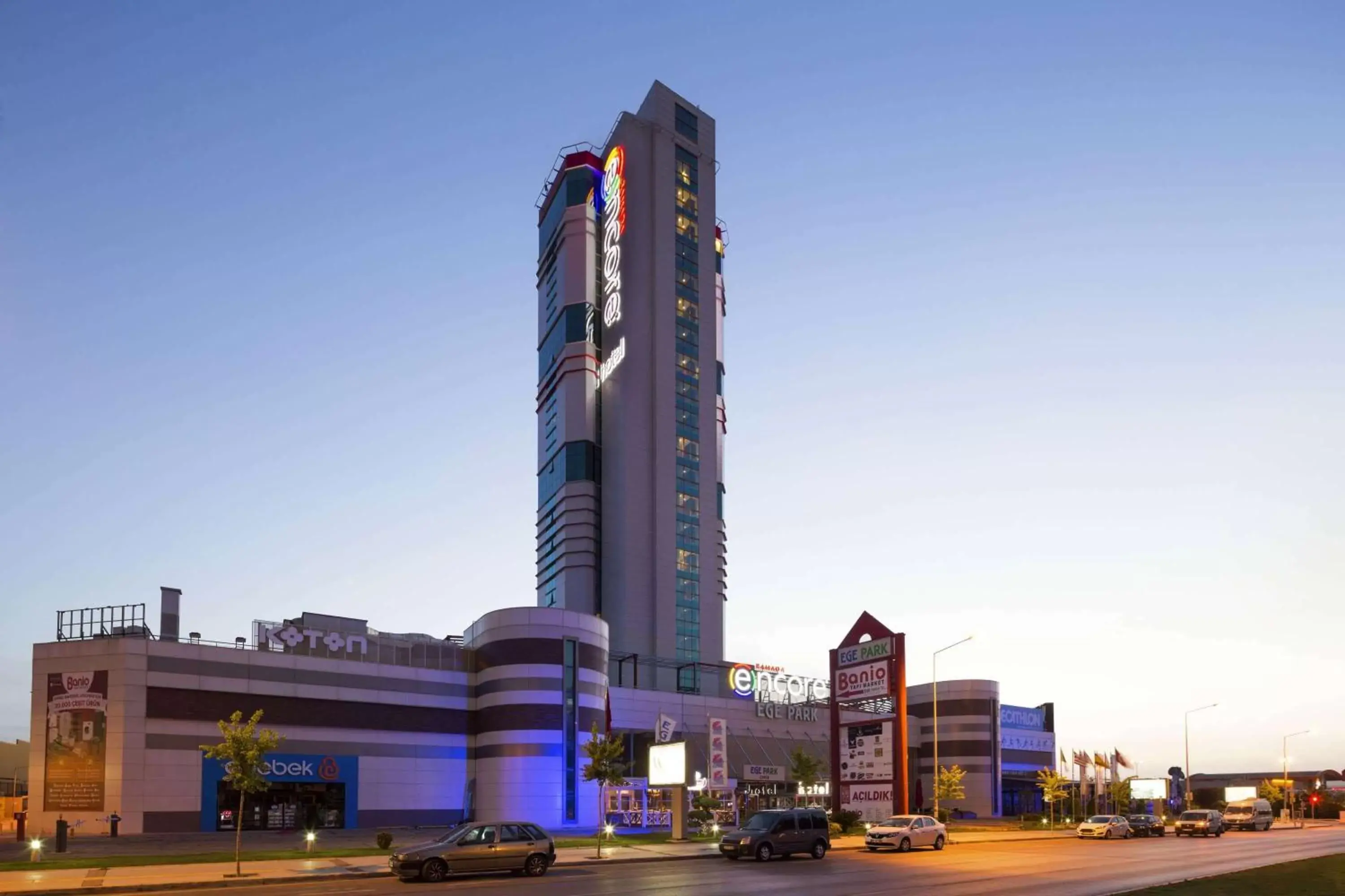 Property building in Ramada Encore by Wyndham Izmir Property building in Ramada Encore by Wyndham Izmir