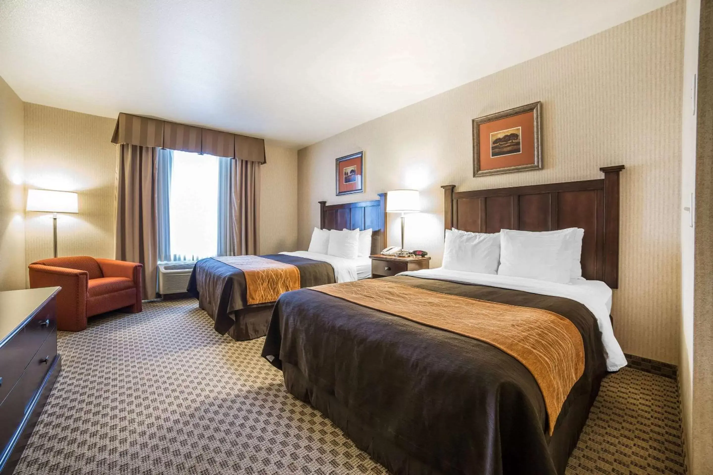 Photo of the whole room, Bed in Comfort Inn & Suites Henderson - Las Vegas