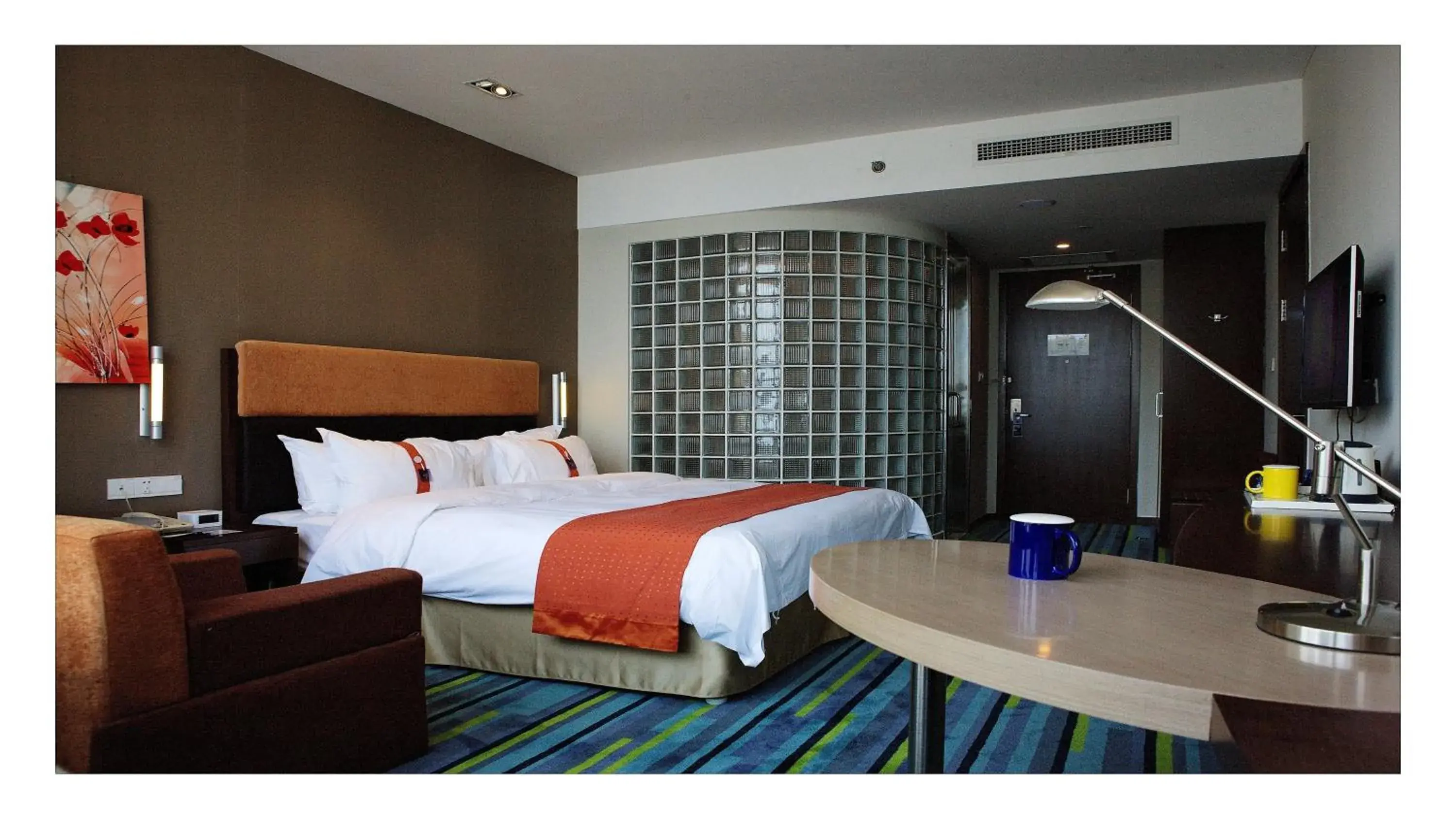 Photo of the whole room in Holiday Inn Express Weihai Hi-Tech Zone, an IHG Hotel
