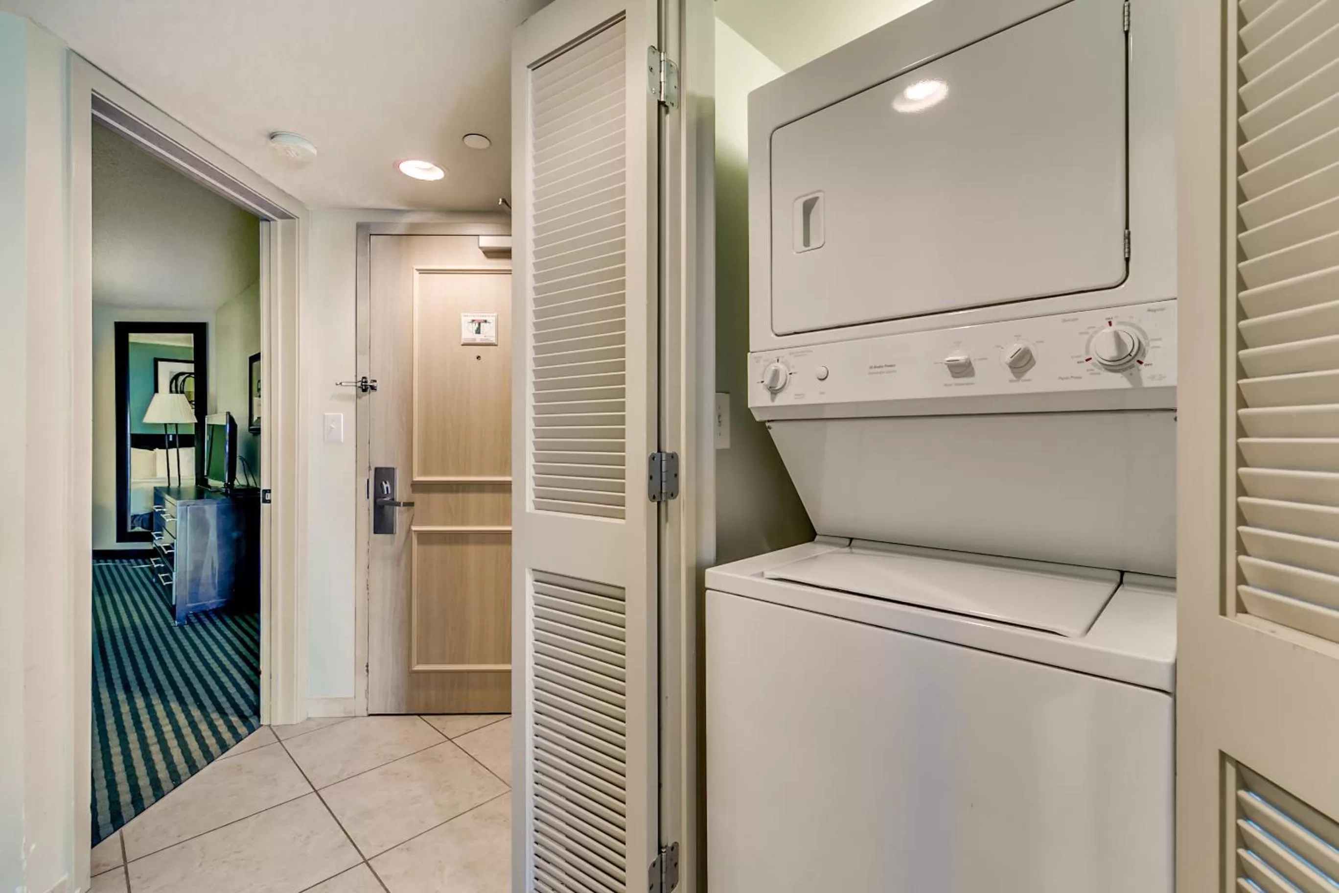 washing machine, Kitchen/Kitchenette in Oceans One Resort