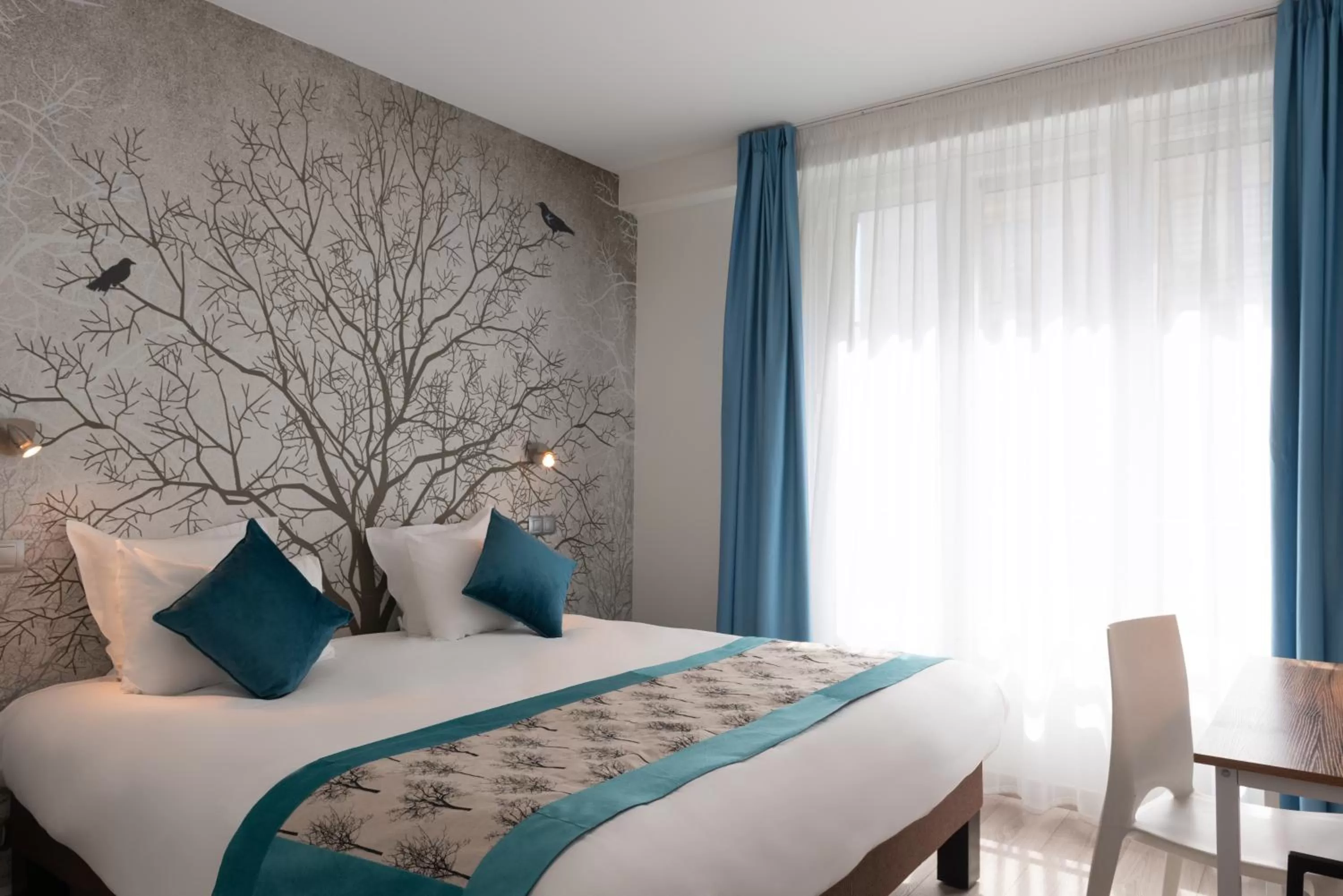 Bedroom, Bed in The Originals City, Hôtel Notre Dame, Rouen