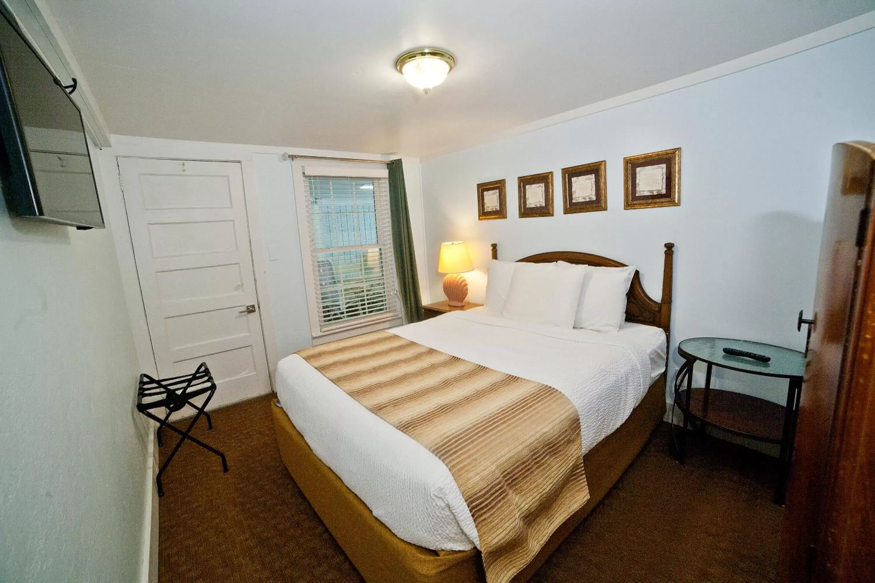 Apartment - Ground Floor in Georgianne Inn & Suites check in 212 Bulter Ave