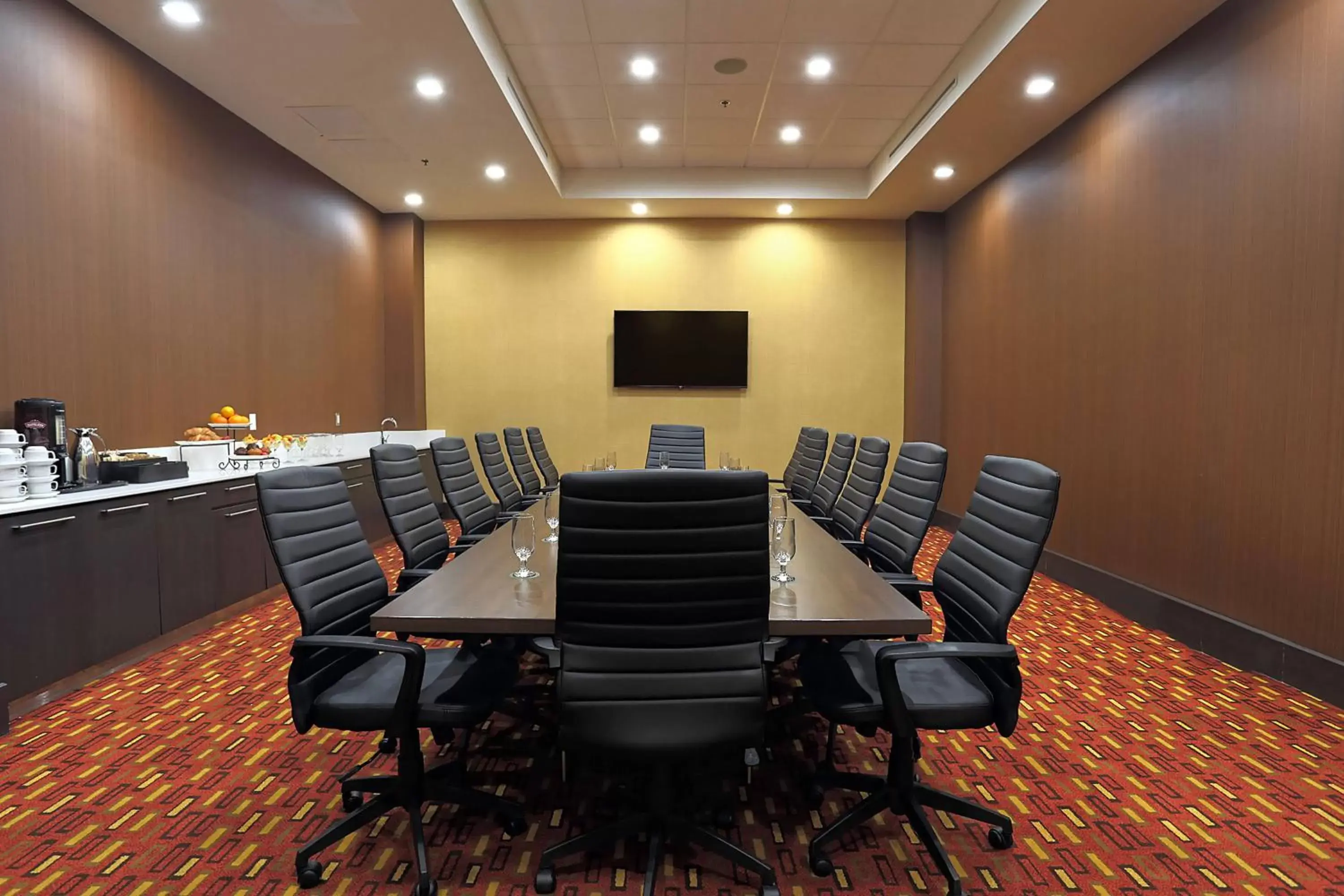 Meeting/conference room in Courtyard by Marriott Montreal West Island/Baie D’Urfe