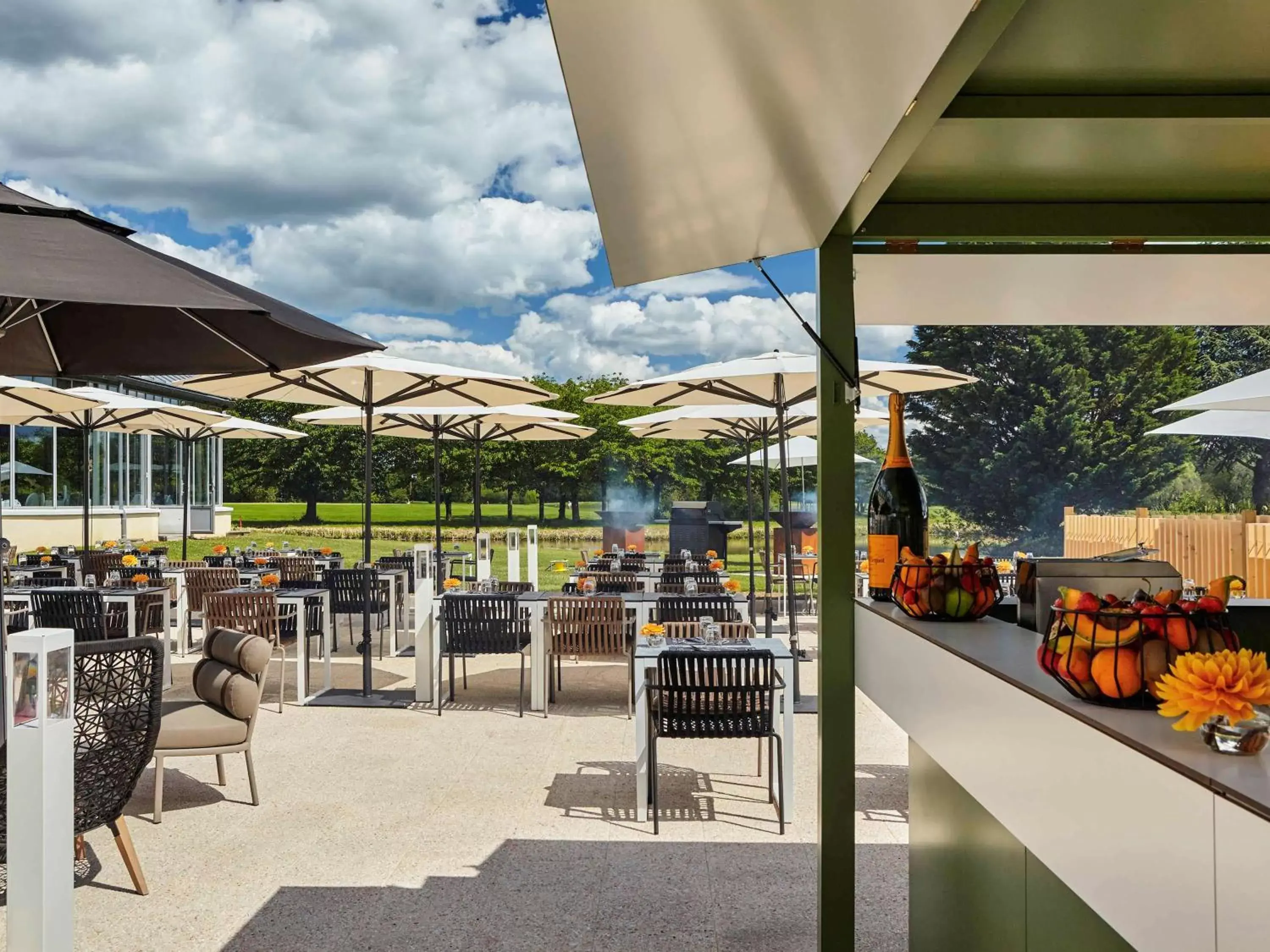 Lounge or bar, Restaurant/Places to Eat in Mercure Chantilly Resort & Conventions