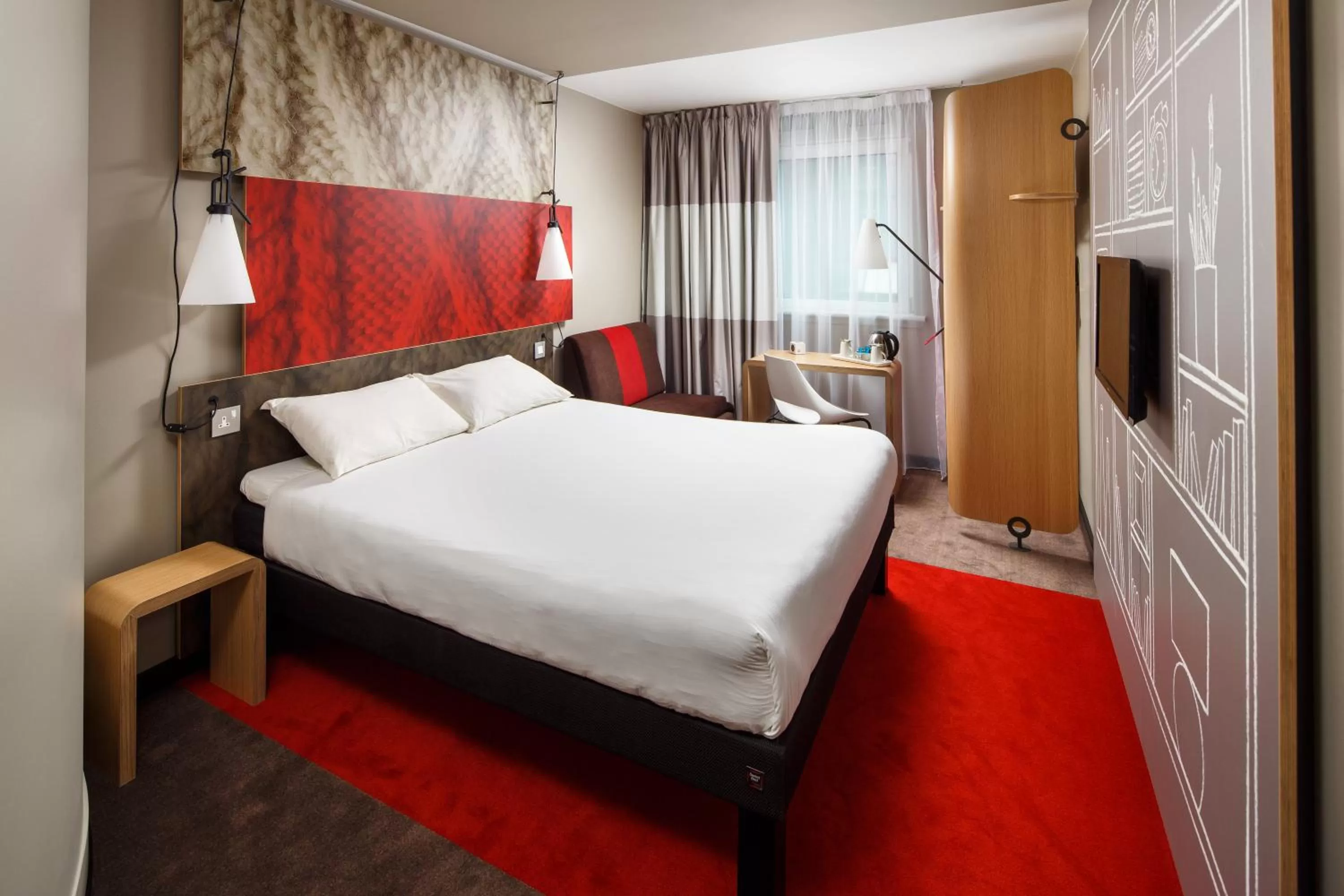 Bed in ibis Glasgow City Centre – Sauchiehall St
