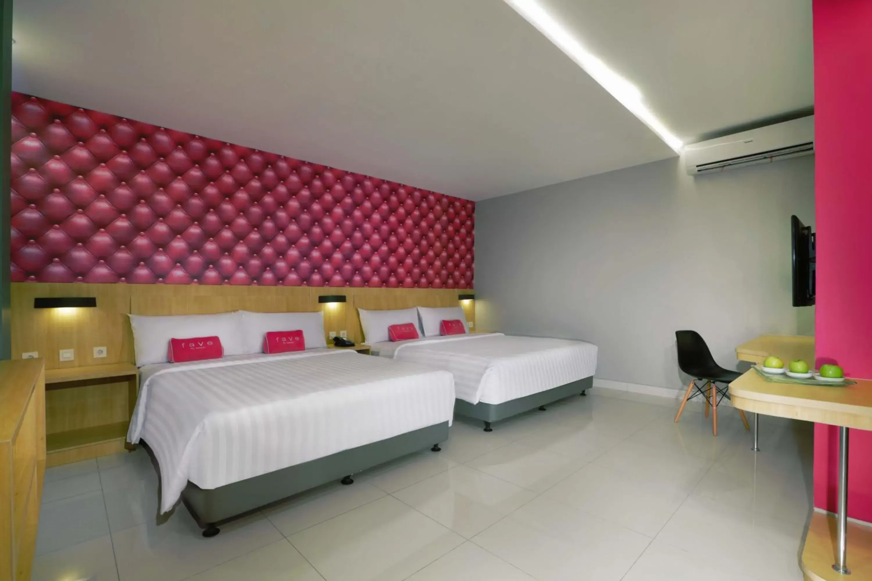 Photo of the whole room, Bed in favehotel Ahmad Yani Banjarmasin