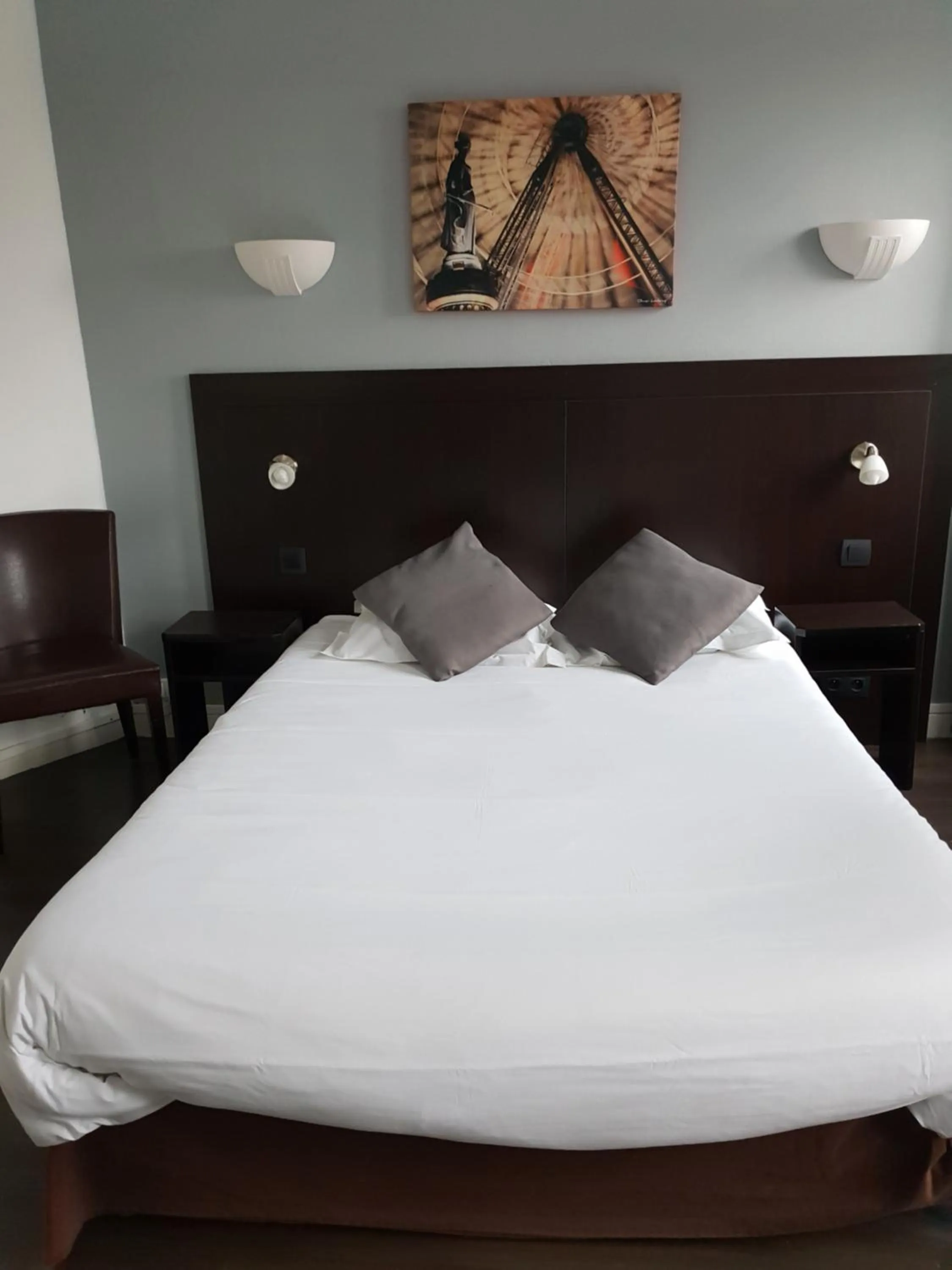 Photo of the whole room, Bed in Le Napoleon