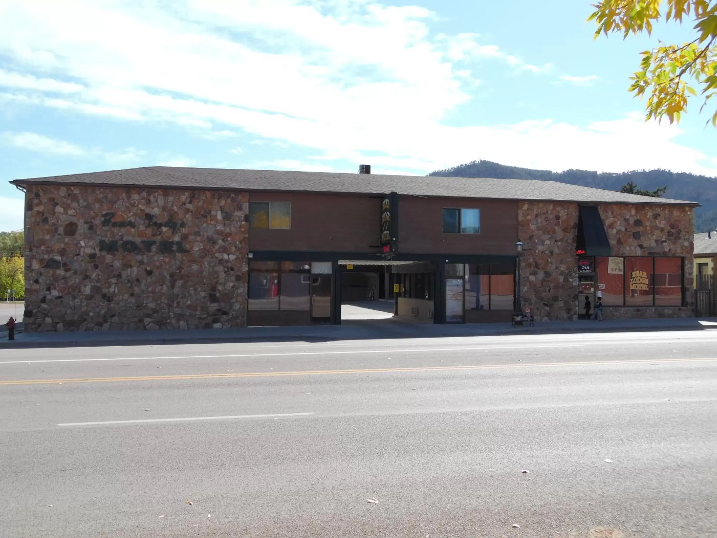 Street view, Property Building in Bear Lodge Motel