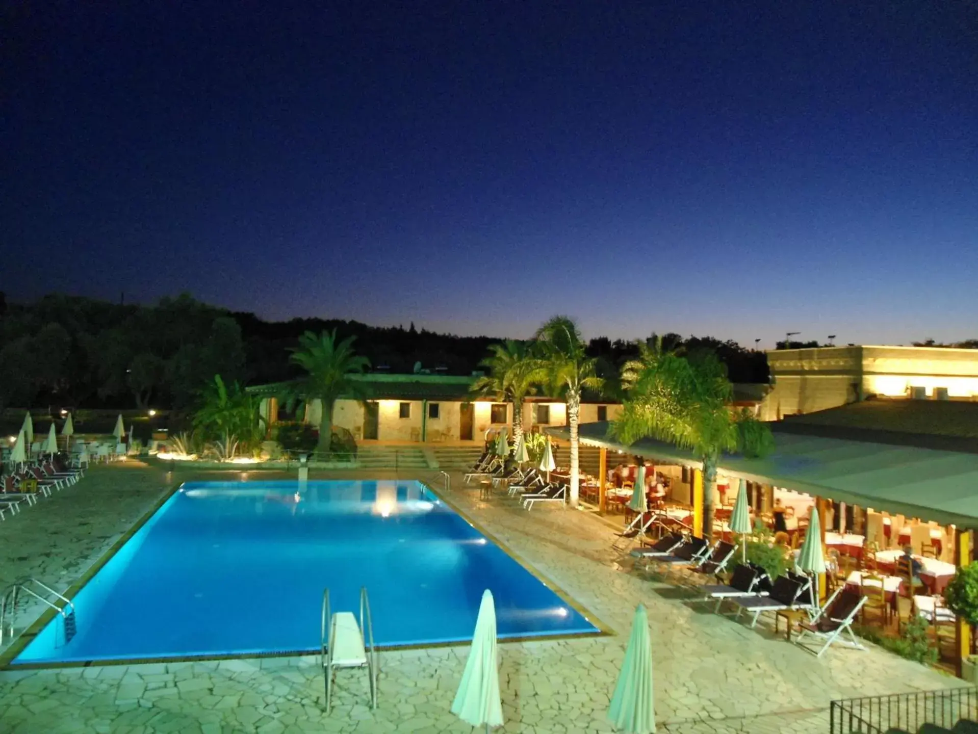 Restaurant/places to eat, Swimming Pool in Hotel Masseria Le Pajare