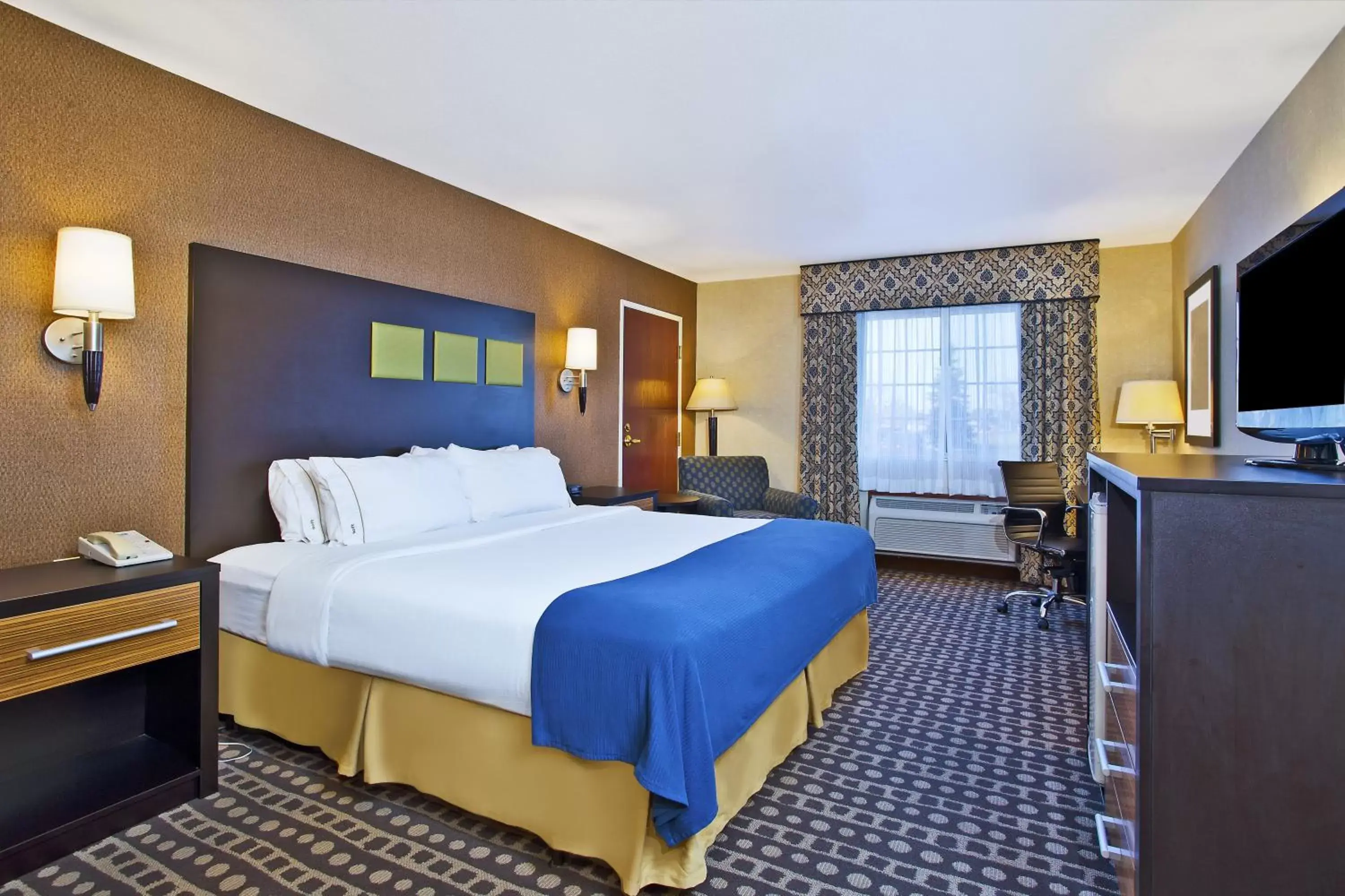 Photo of the whole room in Holiday Inn Express Hotel & Suites Wabash, an IHG Hotel