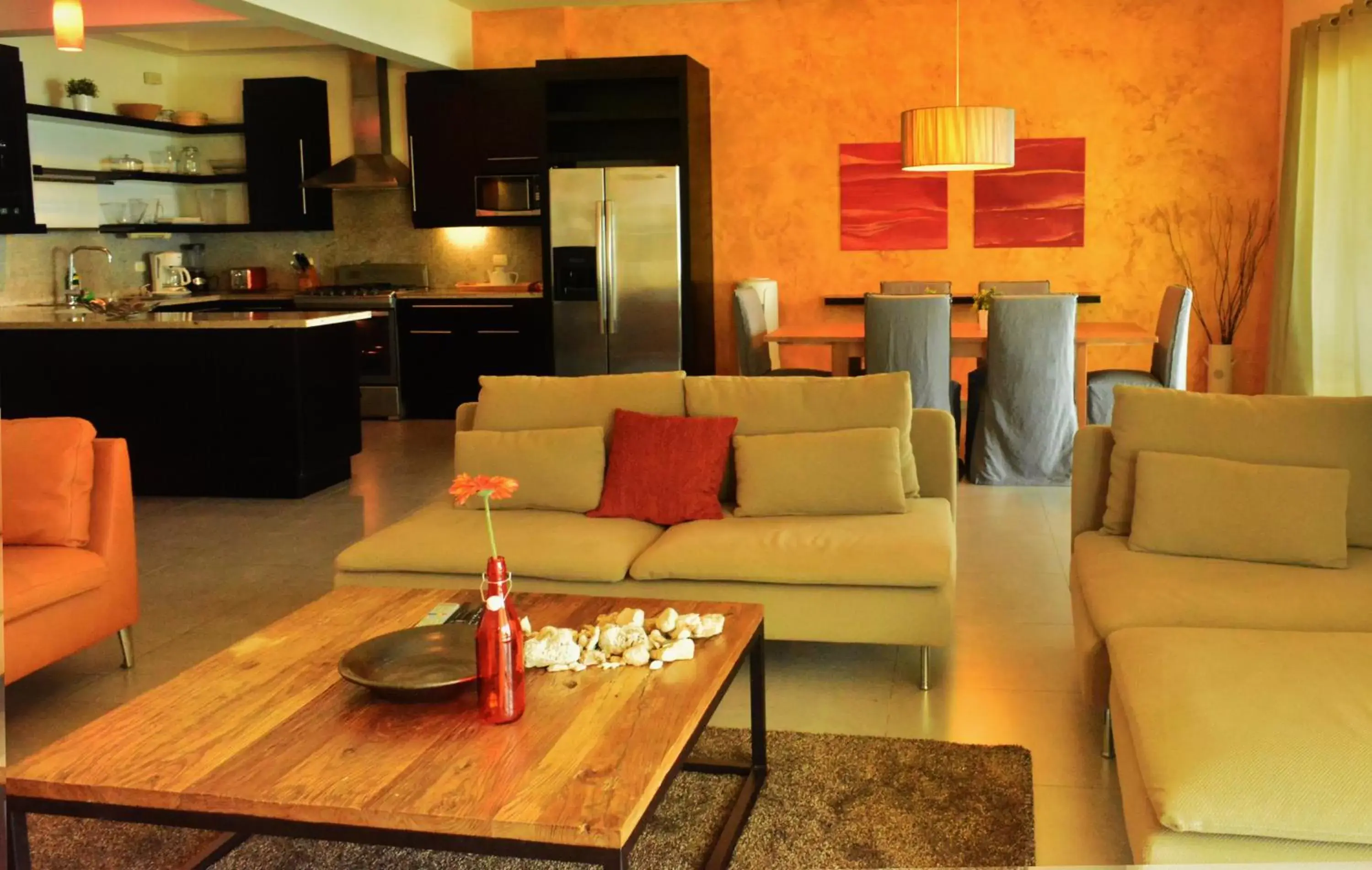 Kitchen or kitchenette, Lounge/Bar in Instyle Residences at Infiniti Blu