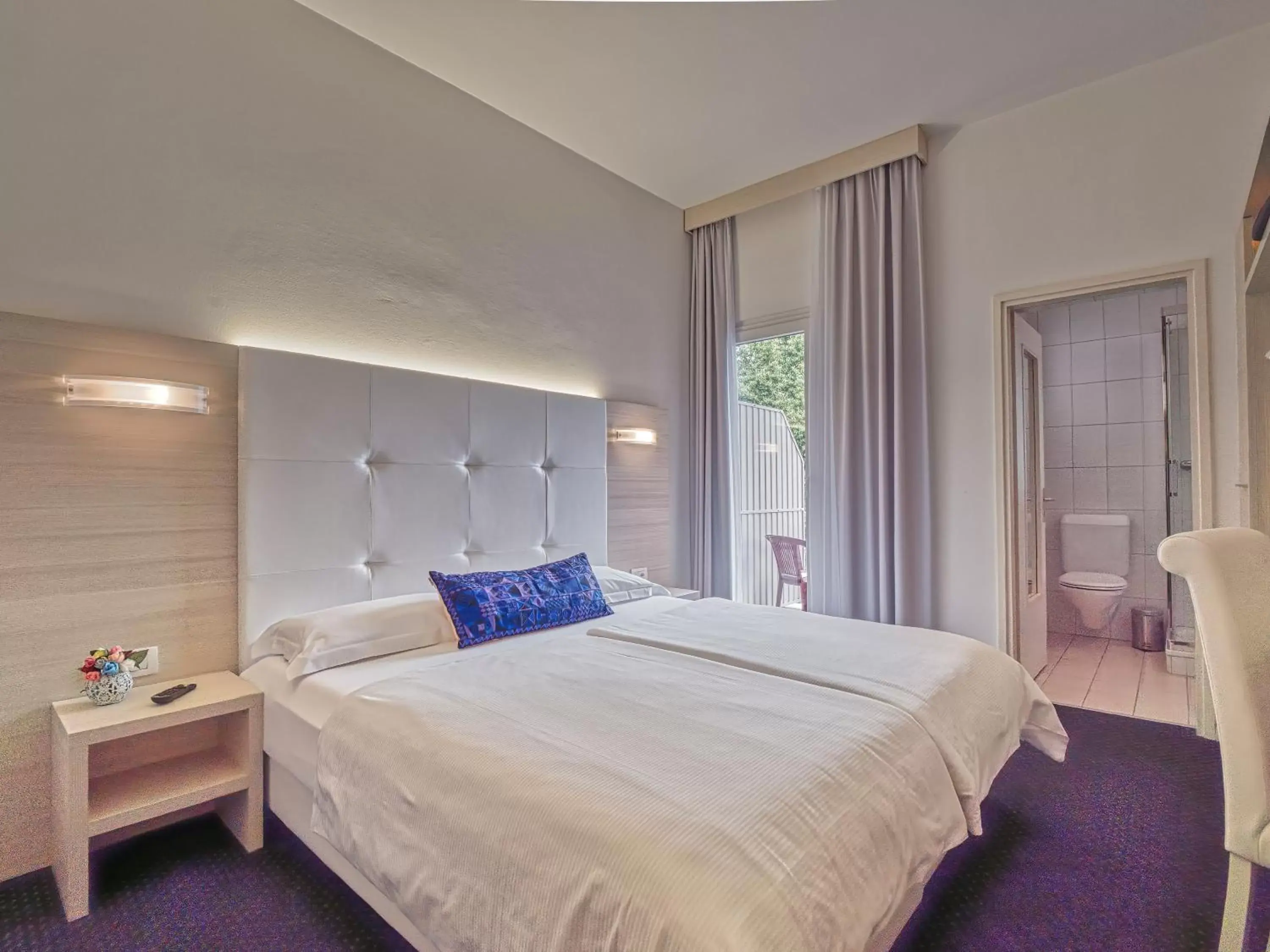 Bed in @ Home Hotel Locarno