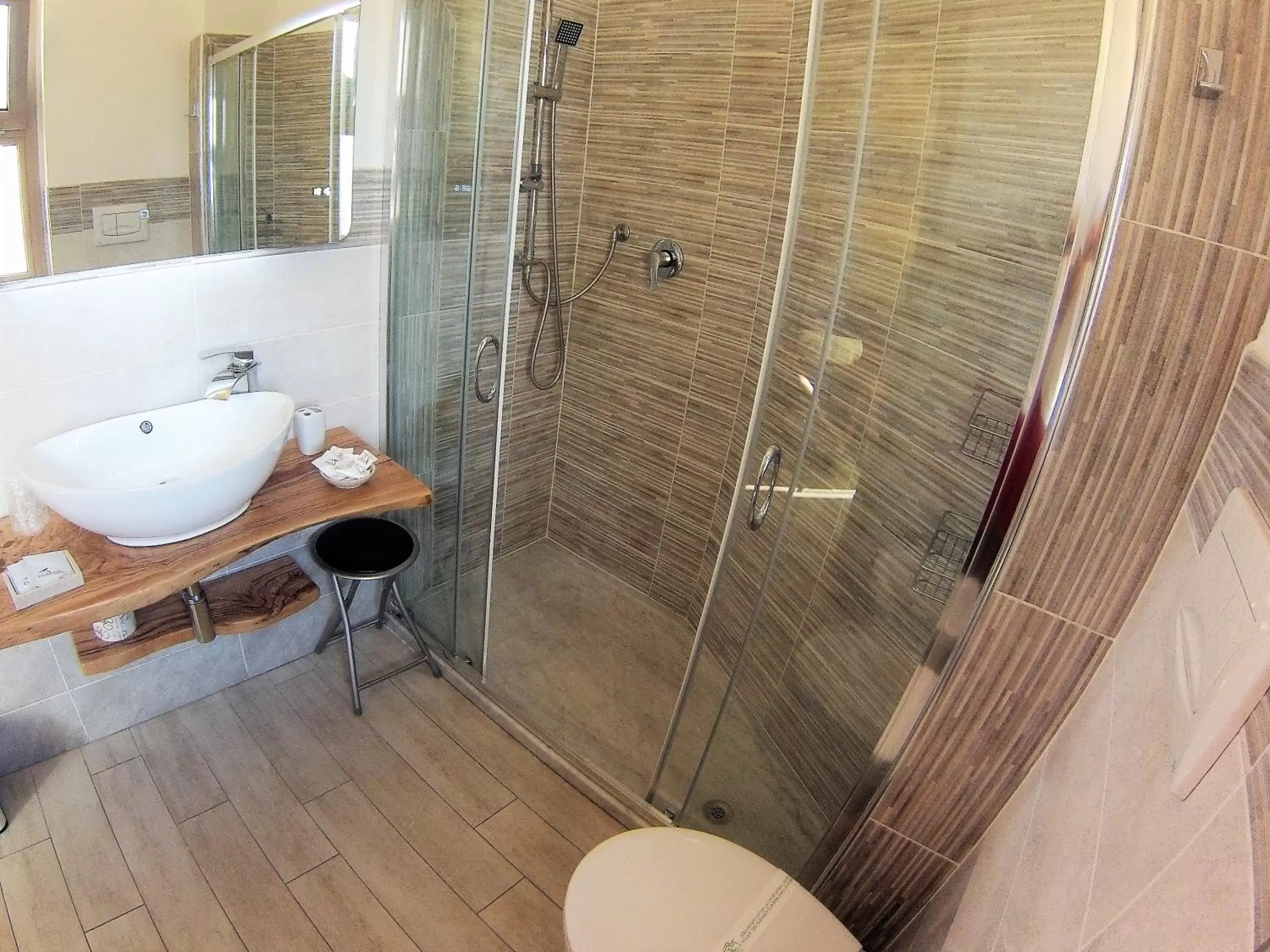 Shower, Bathroom in Tropeacentro