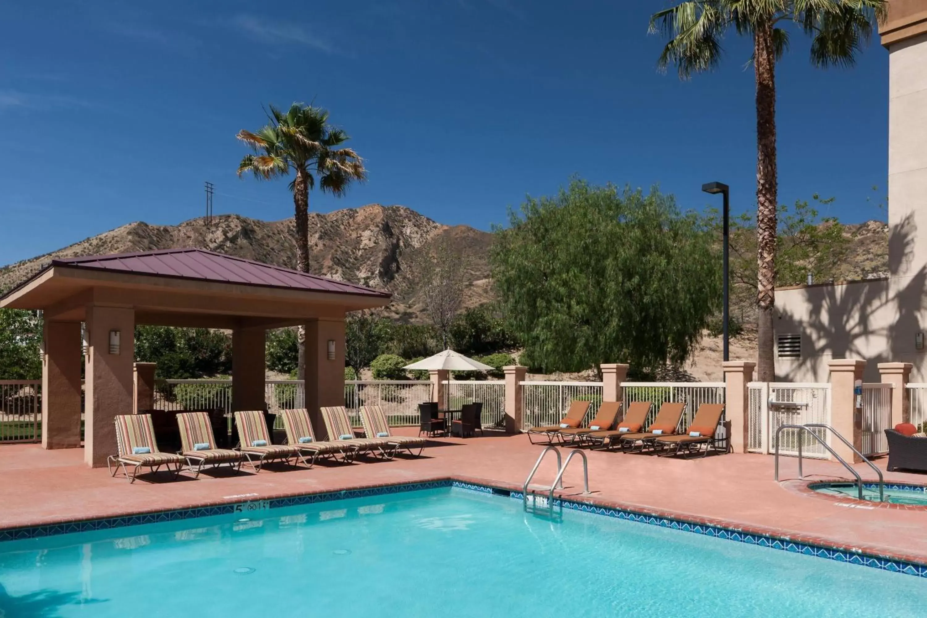 Swimming Pool in Courtyard by Marriott Santa Clarita Valencia