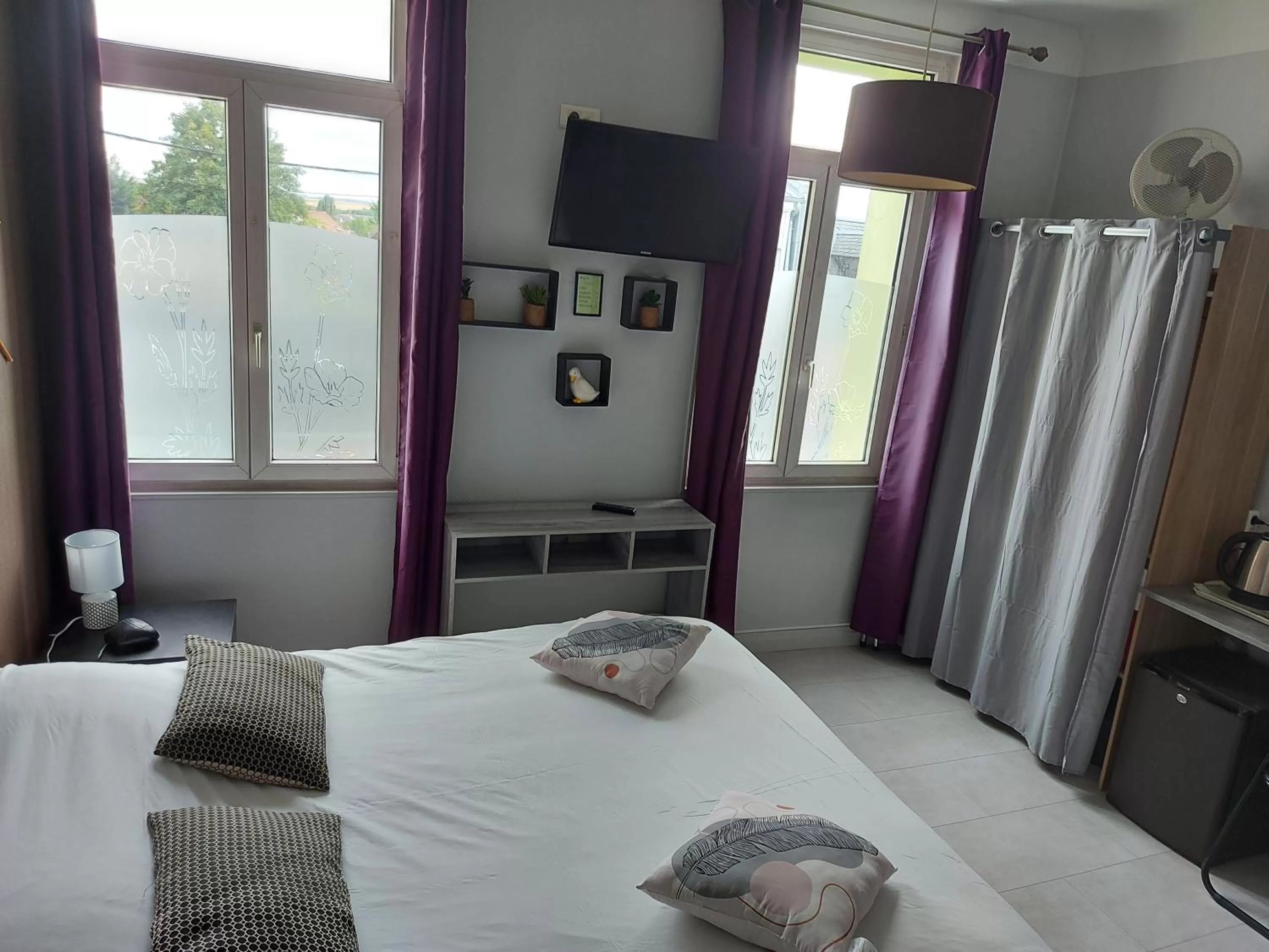 Bed in Hotel De La Paix