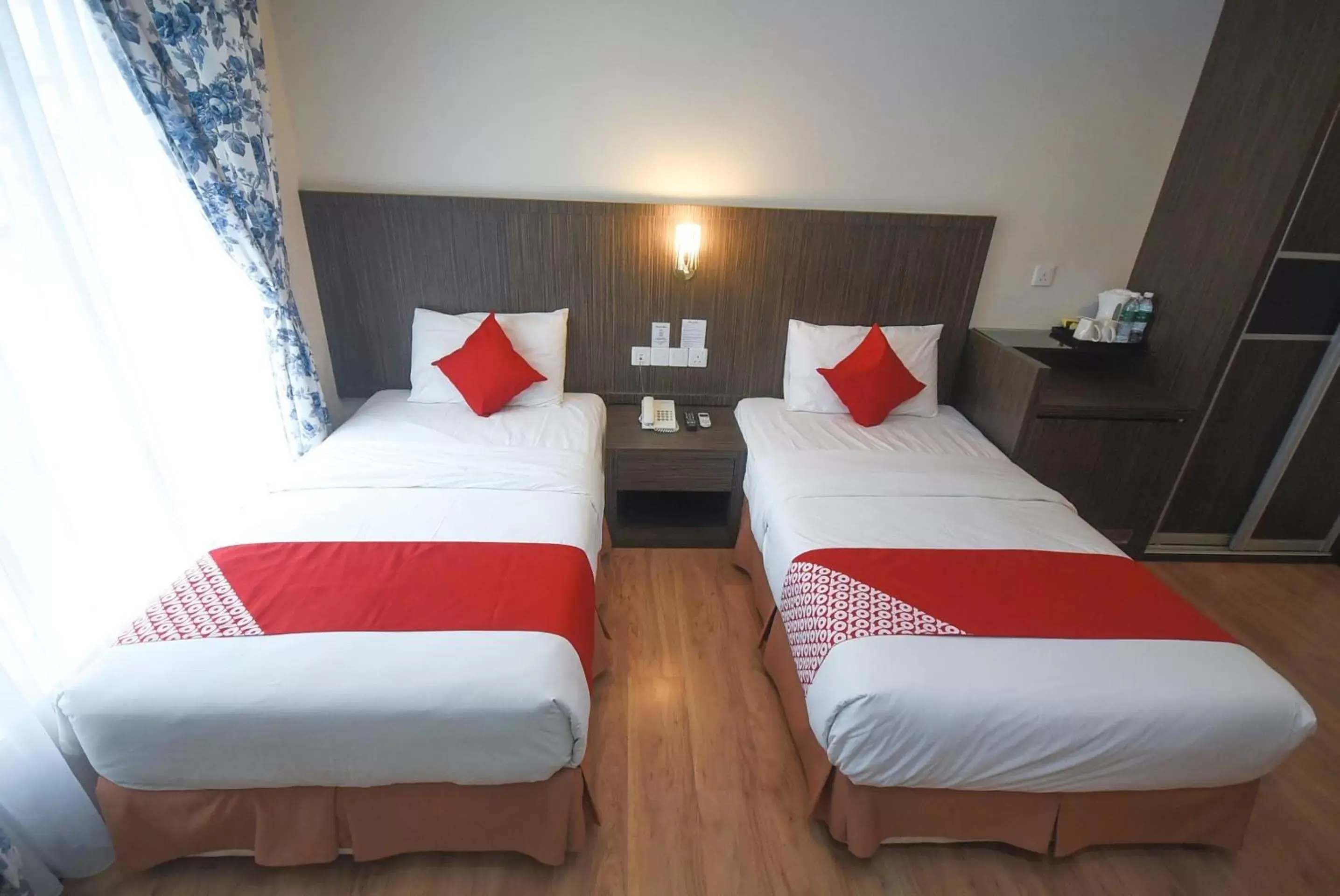 Bed in Super OYO 985 Hotel Nur