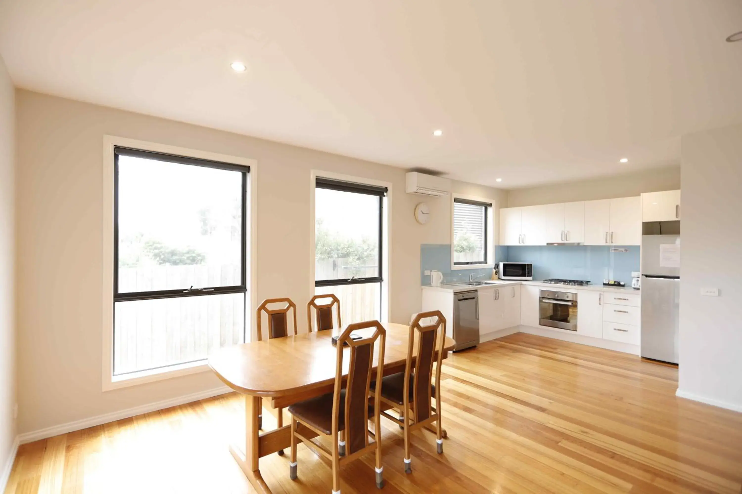 Dining Area in Apollo Bay Seal Apartments