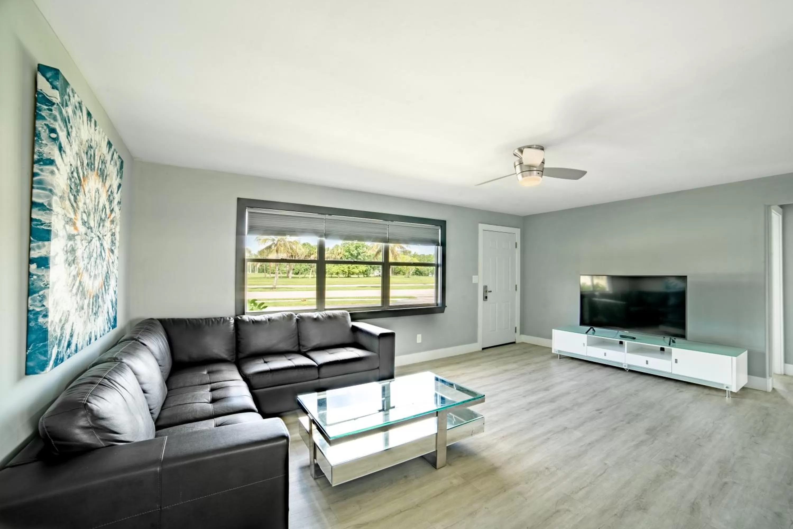 Living room in Everglades City Motel - Everglades Adventures Inn