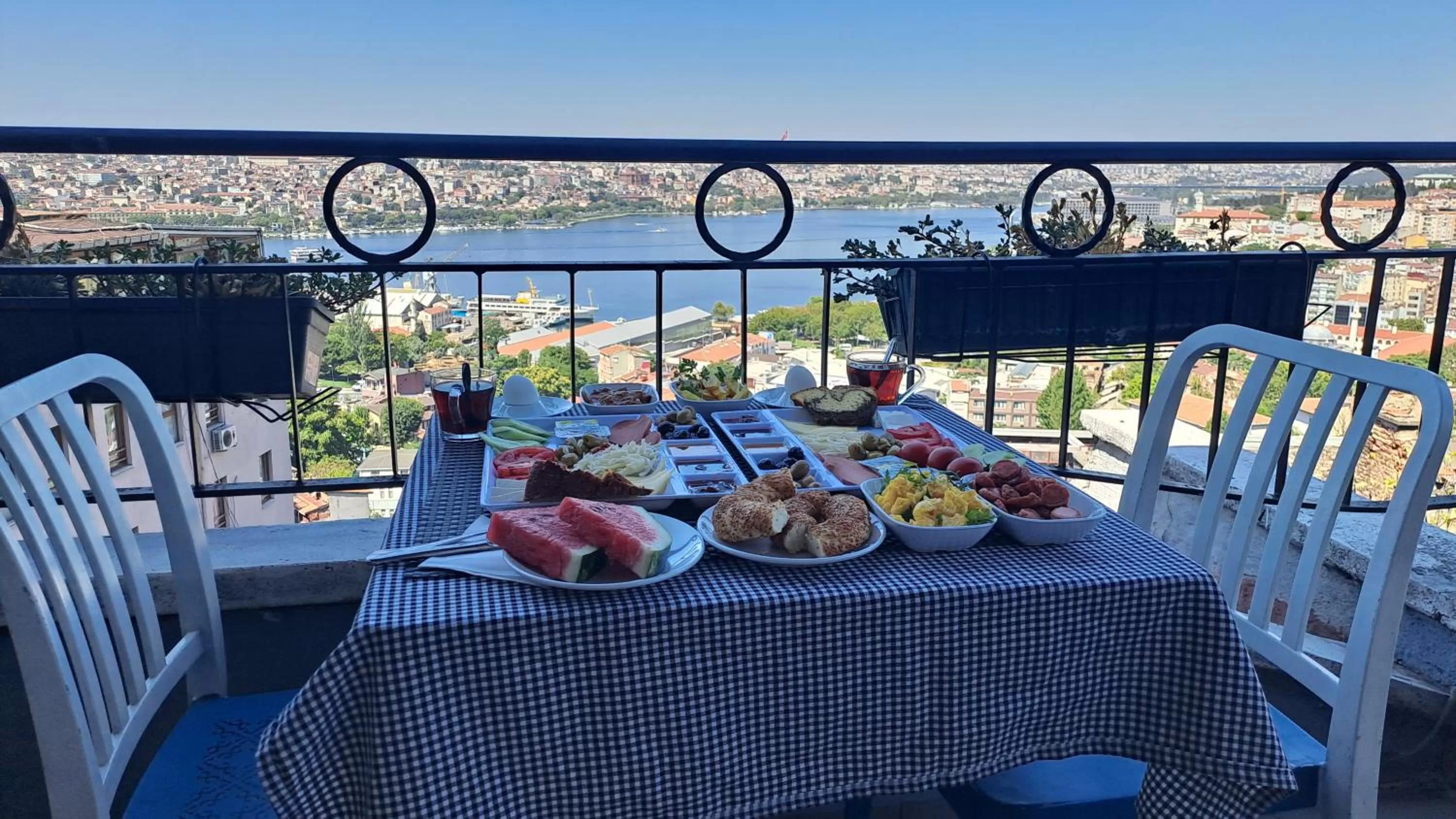 Restaurant/places to eat in Taksim Terrace Hotel